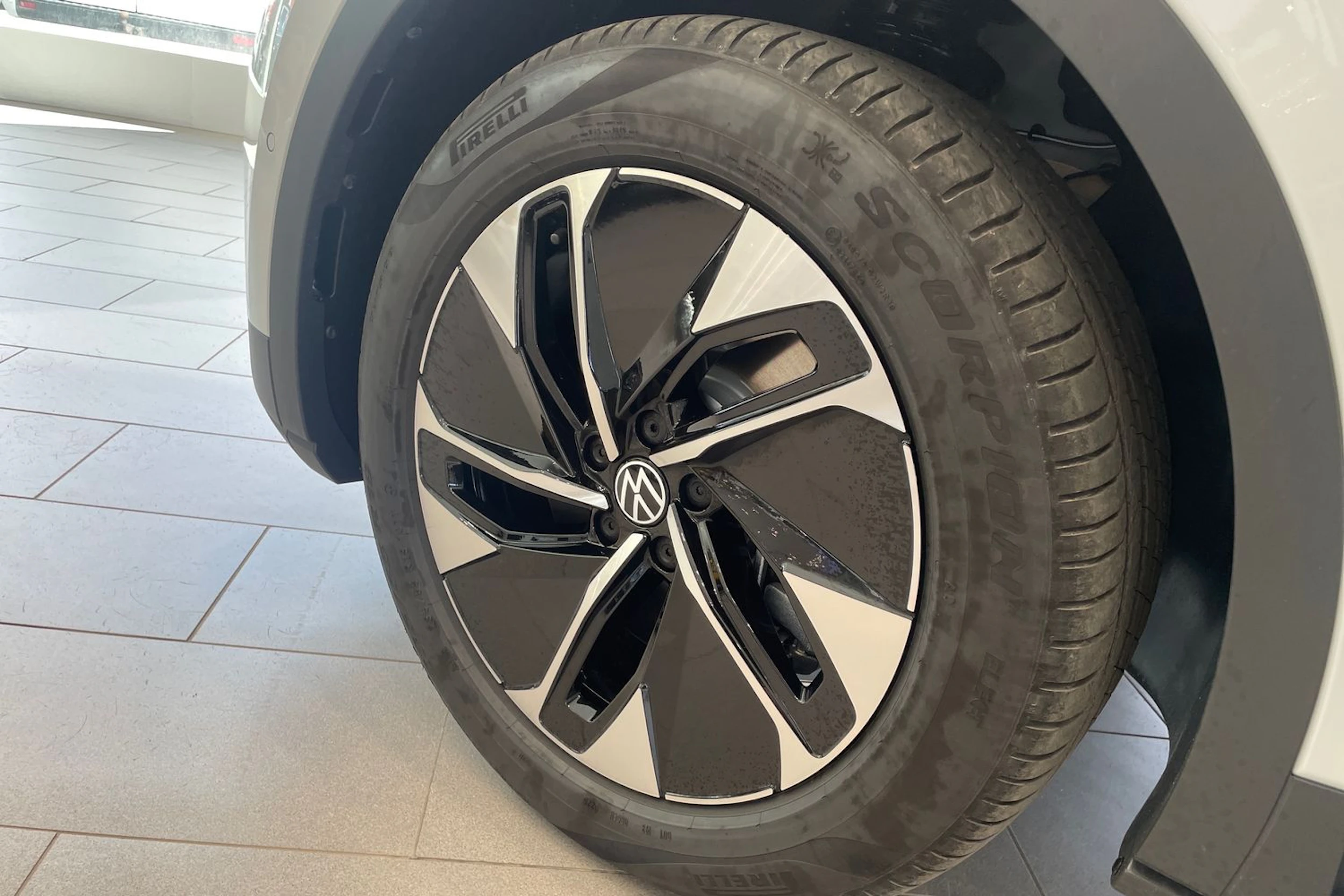 valkoinen Volkswagen ID.4 2026 kuva 10.