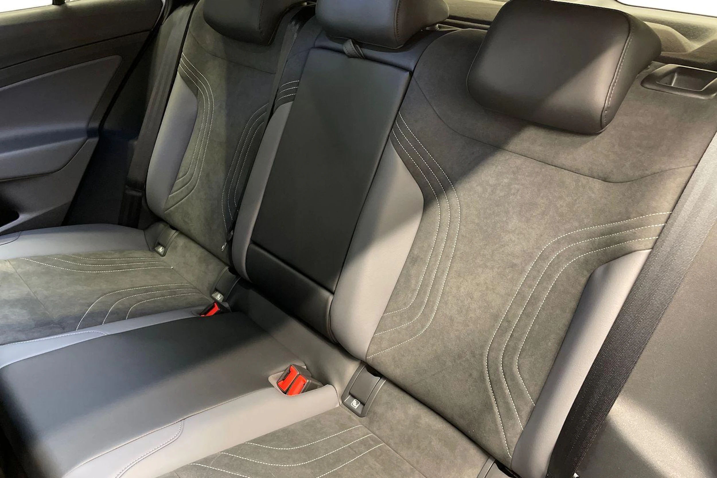 valkoinen Volkswagen ID.4 2026 kuva 8.