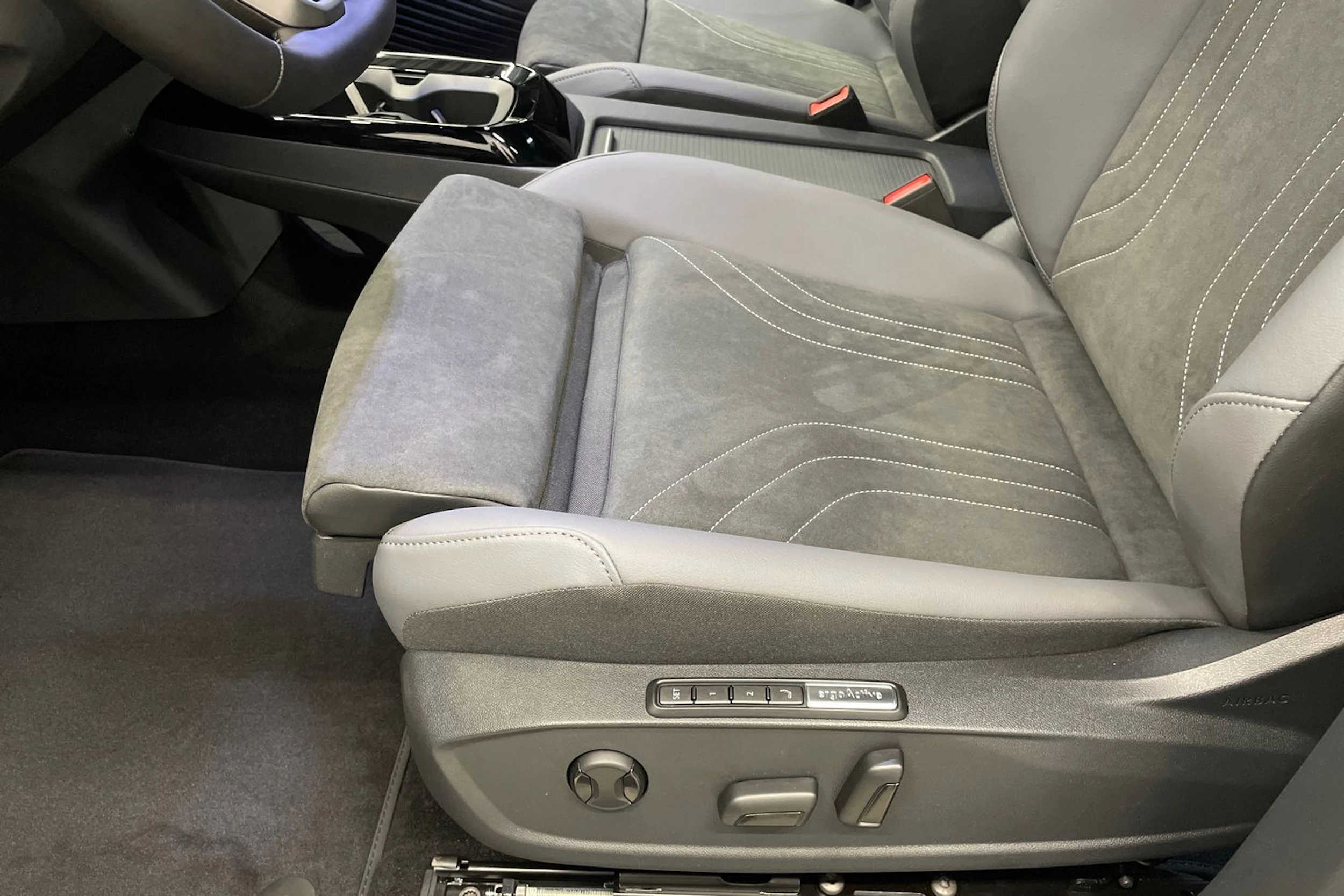 valkoinen Volkswagen ID.4 2026 kuva 10.