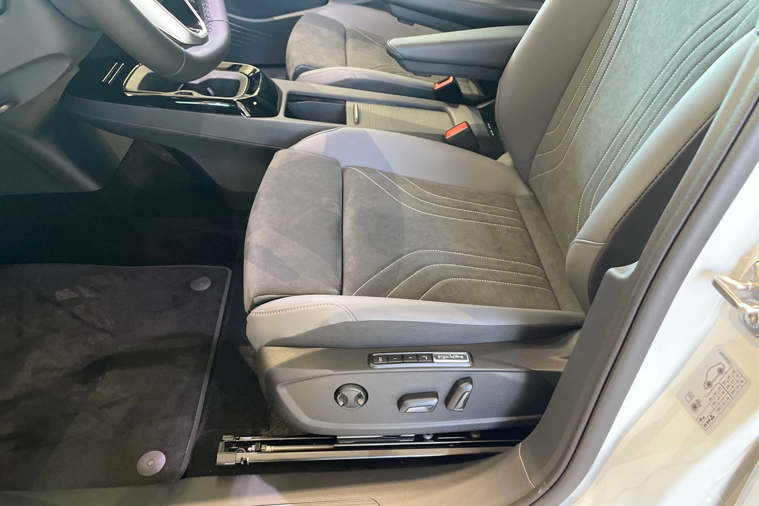 valkoinen Volkswagen ID.4 2026 kuva 14.