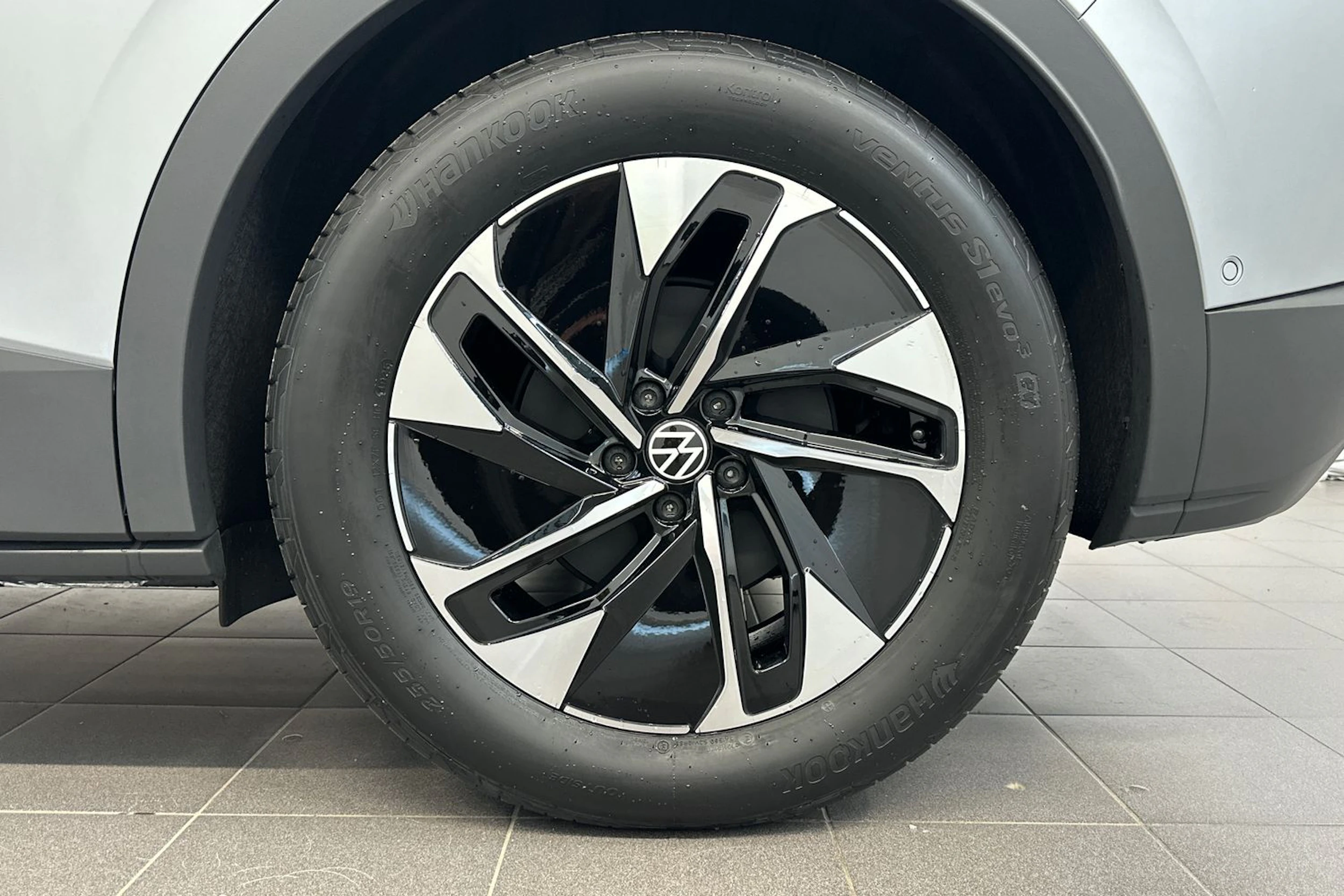 harmaa Volkswagen ID.4 2026 kuva 10.