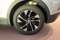 harmaa Volkswagen ID.4 2026 kuva 10.