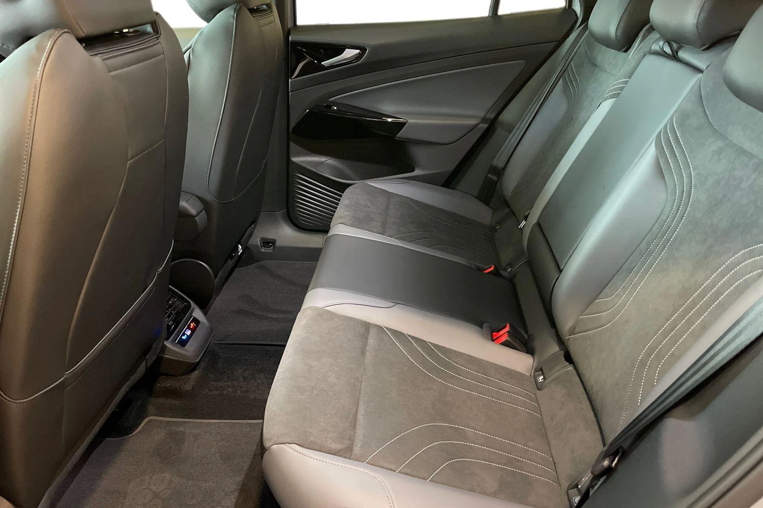 harmaa Volkswagen ID.4 2026 kuva 8.