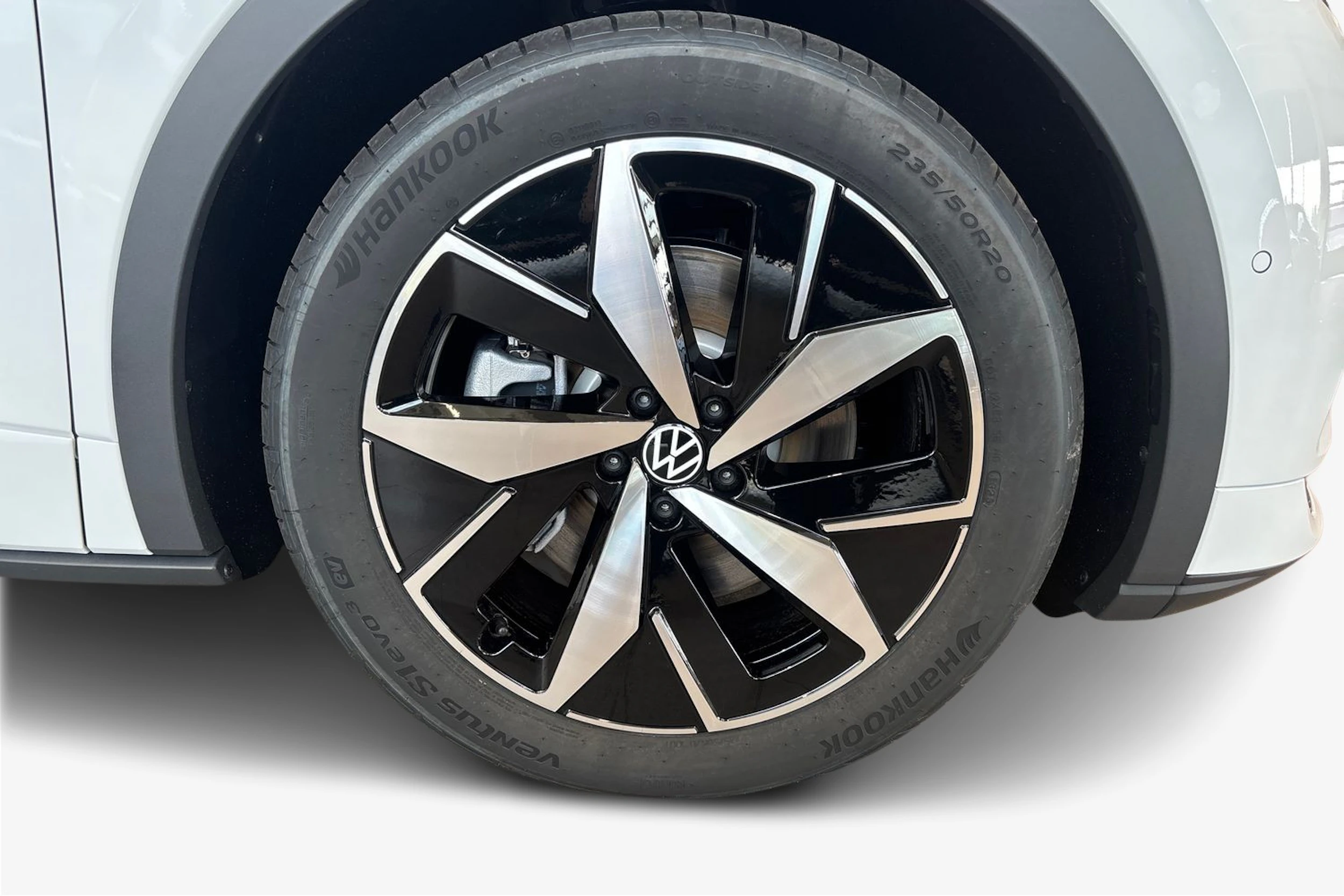 valkoinen Volkswagen ID.4 2027 kuva 9.
