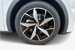valkoinen Volkswagen ID.4 2027 kuva 9.