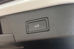 valkoinen Volkswagen ID.4 2027 kuva 15.