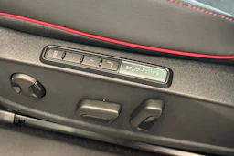 valkoinen Volkswagen ID.4 2027 kuva 20.