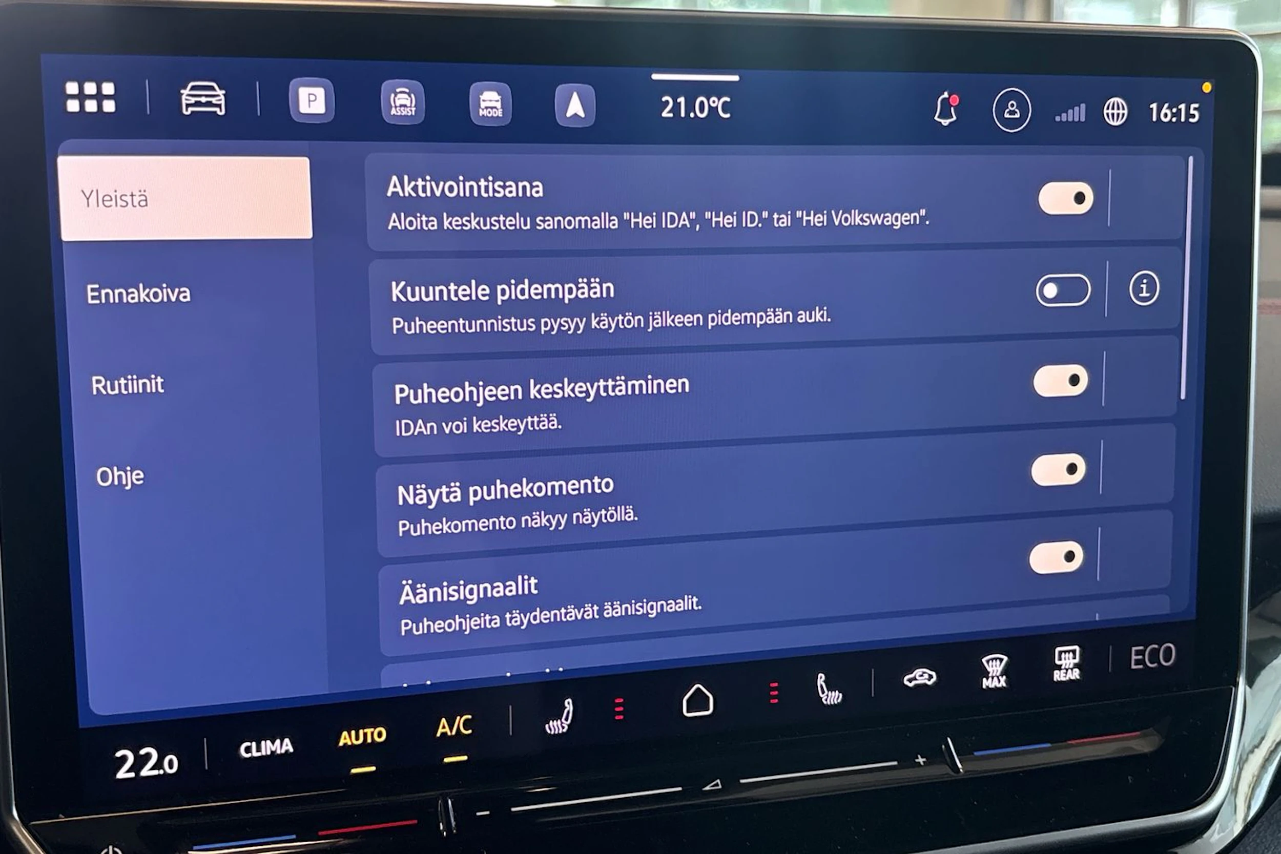 valkoinen Volkswagen ID.4 2027 kuva 30.