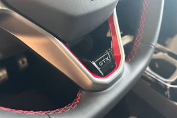 valkoinen Volkswagen ID.4 2027 kuva 42.