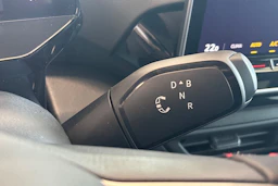valkoinen Volkswagen ID.4 2027 kuva 43.