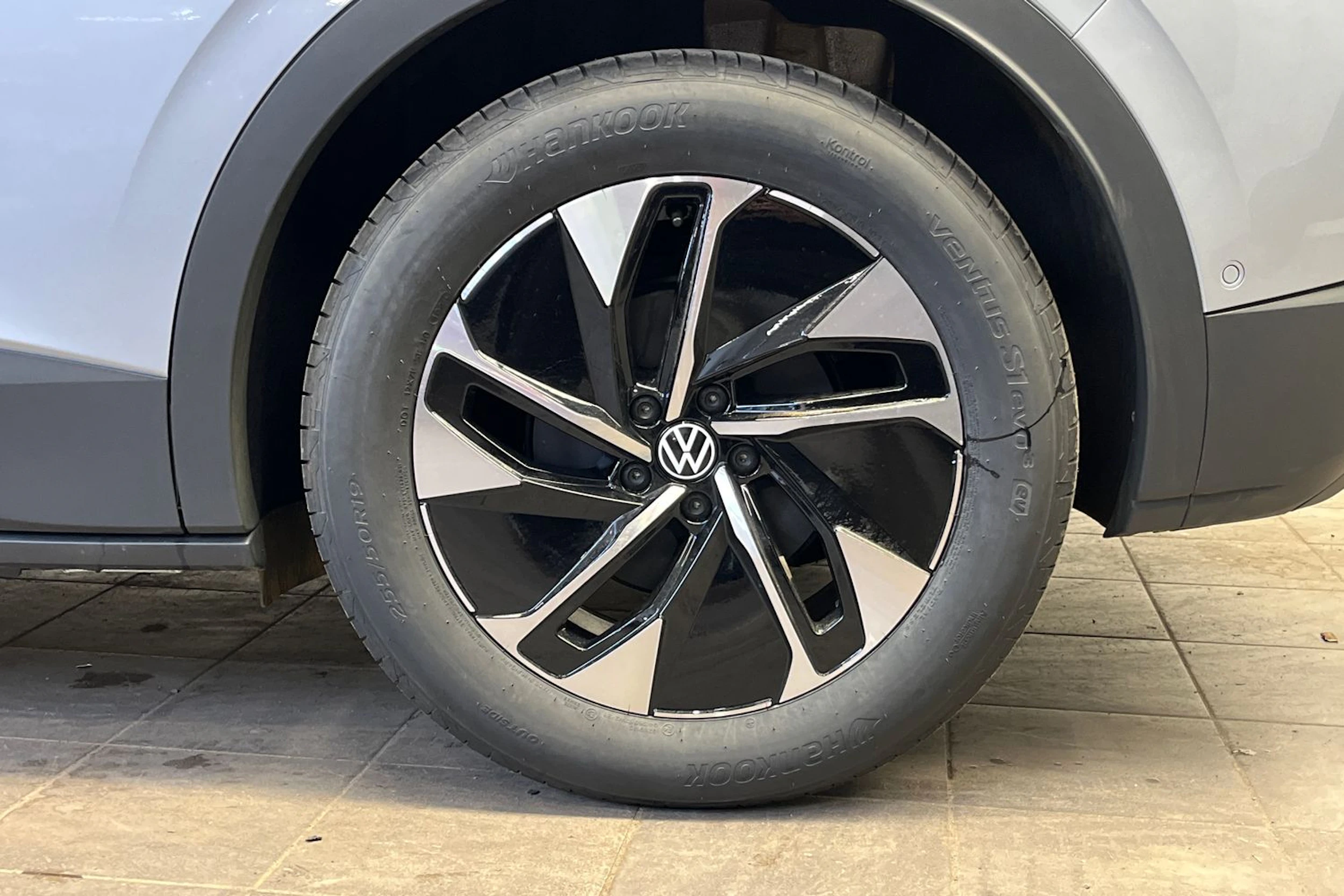 met. harmaa Volkswagen ID.4 2026 kuva 10.