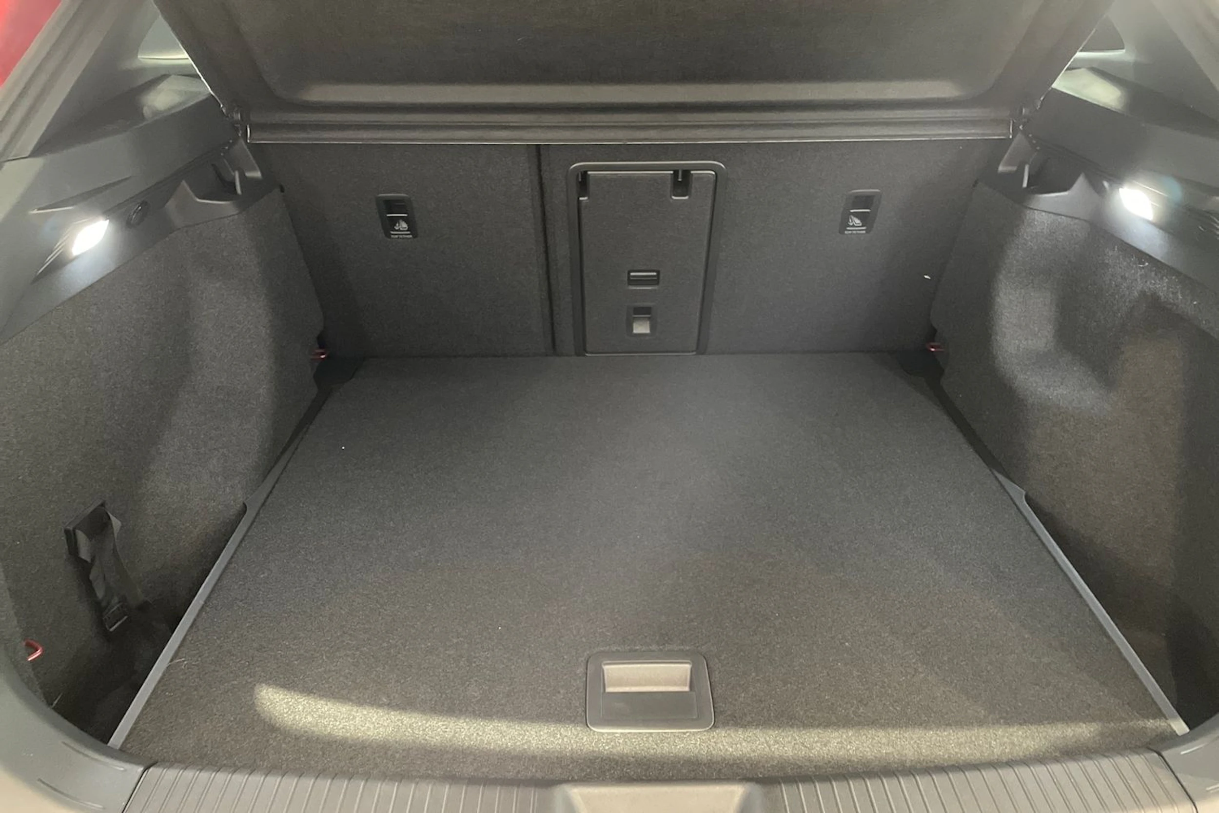 punainen Volkswagen ID.4 2026 kuva 11.