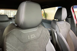 punainen Volkswagen ID.4 2026 kuva 13.