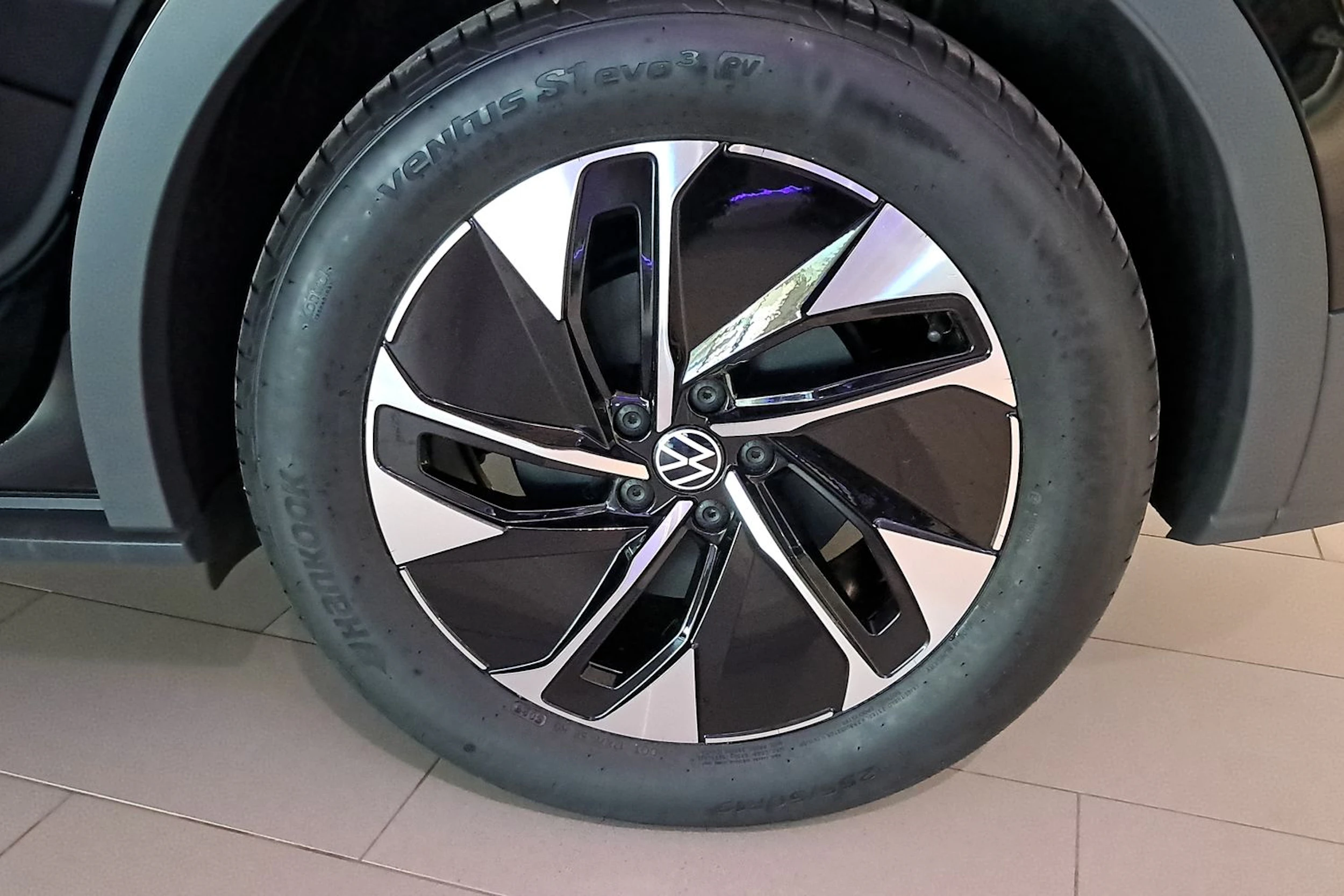 musta Volkswagen ID.4 2026 kuva 10.