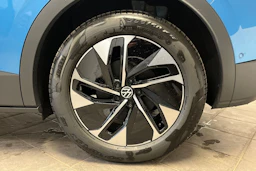 sininen Volkswagen ID.4 2026 kuva 10.