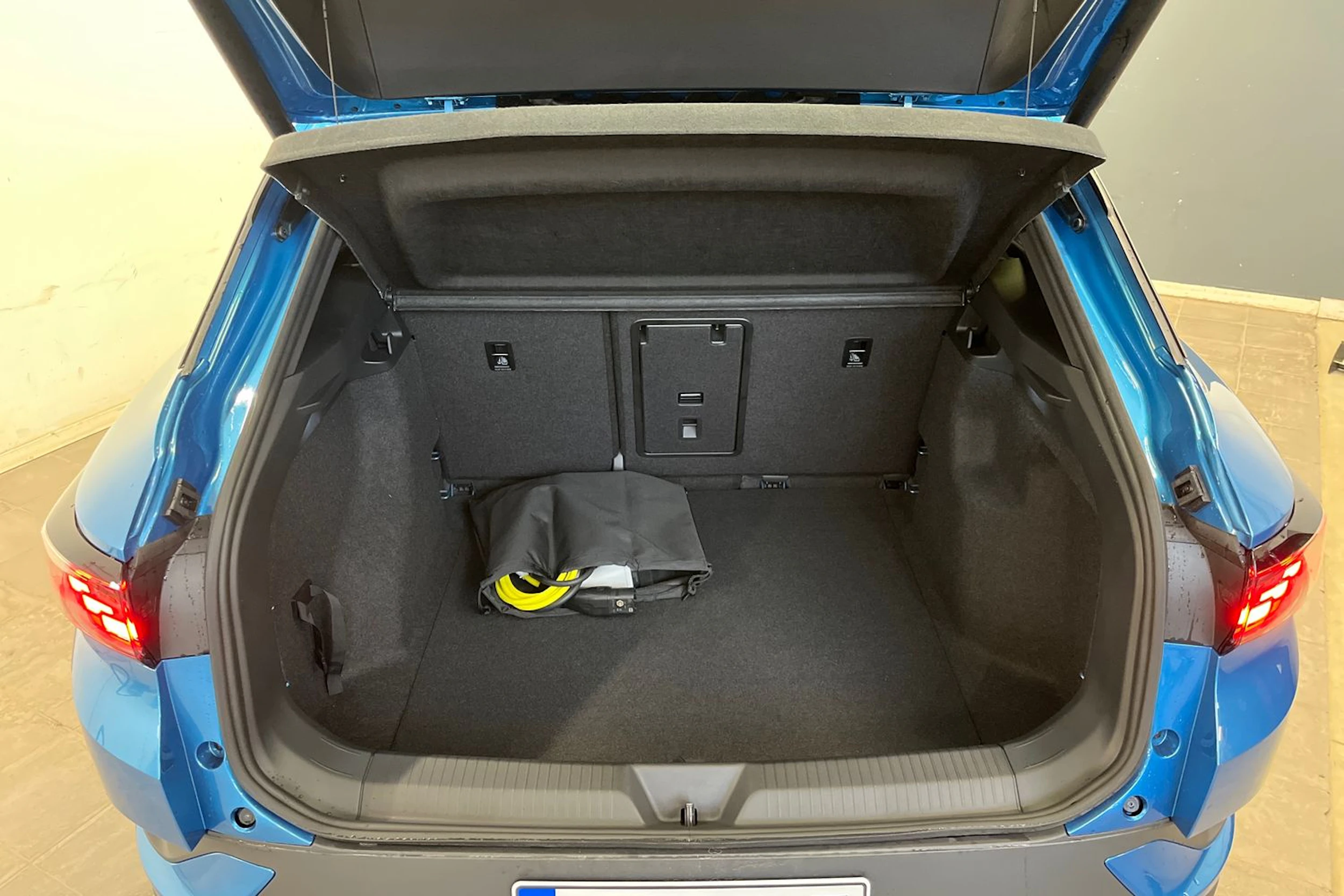 sininen Volkswagen ID.4 2026 kuva 11.