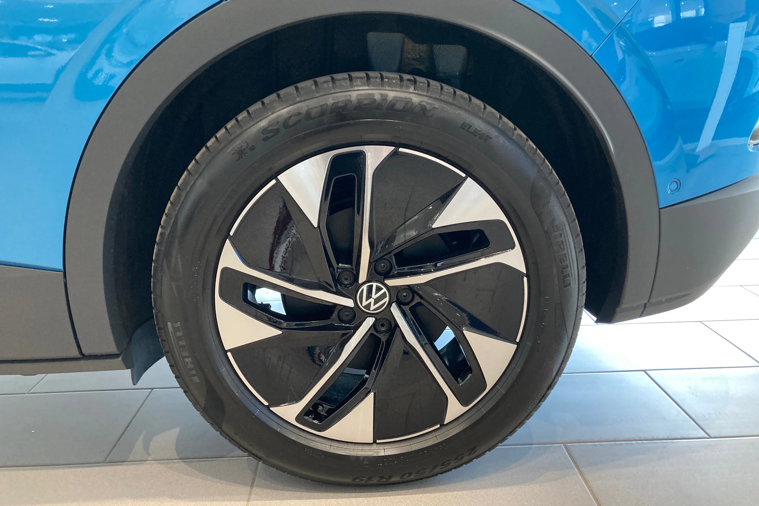 sininen Volkswagen ID.4 2026 kuva 8.