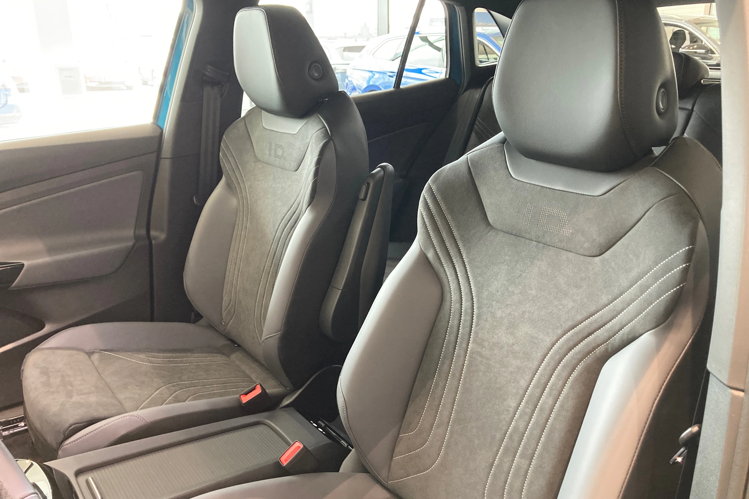 sininen Volkswagen ID.4 2026 kuva 9.