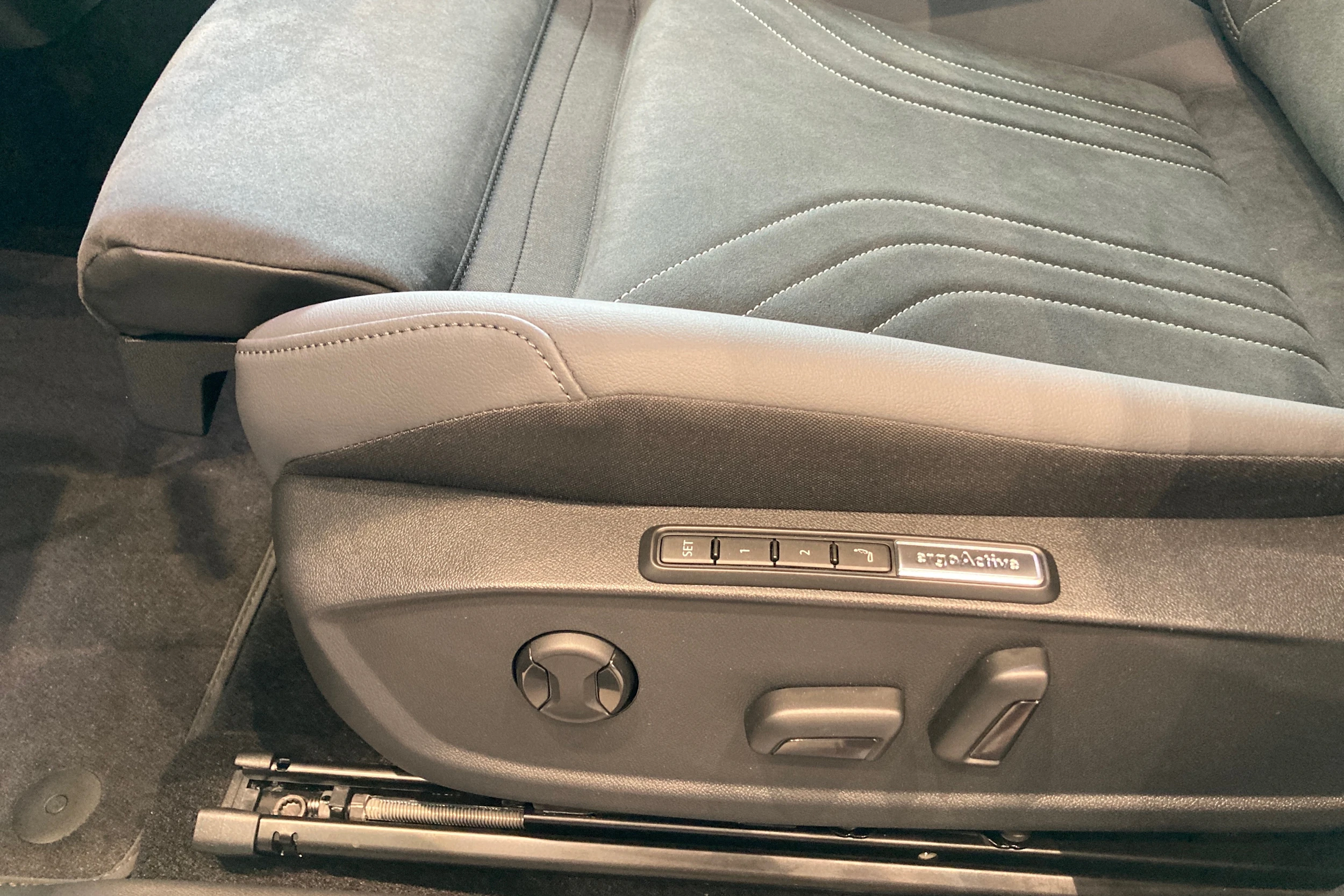 sininen Volkswagen ID.4 2026 kuva 10.