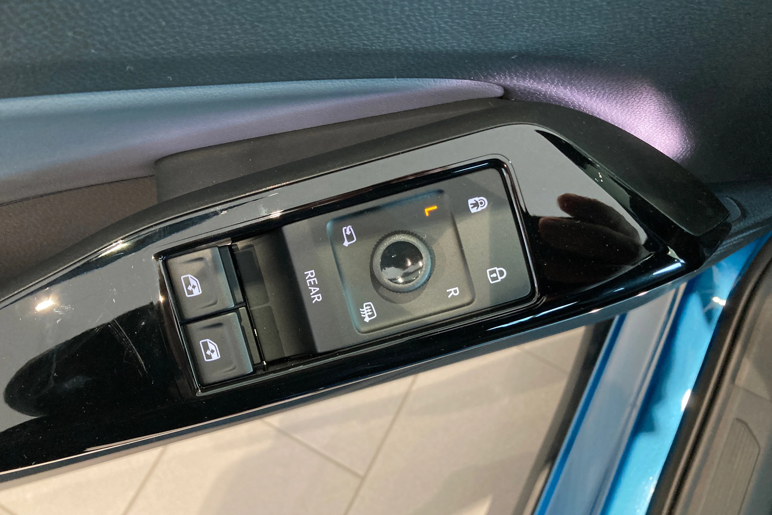 sininen Volkswagen ID.4 2026 kuva 11.