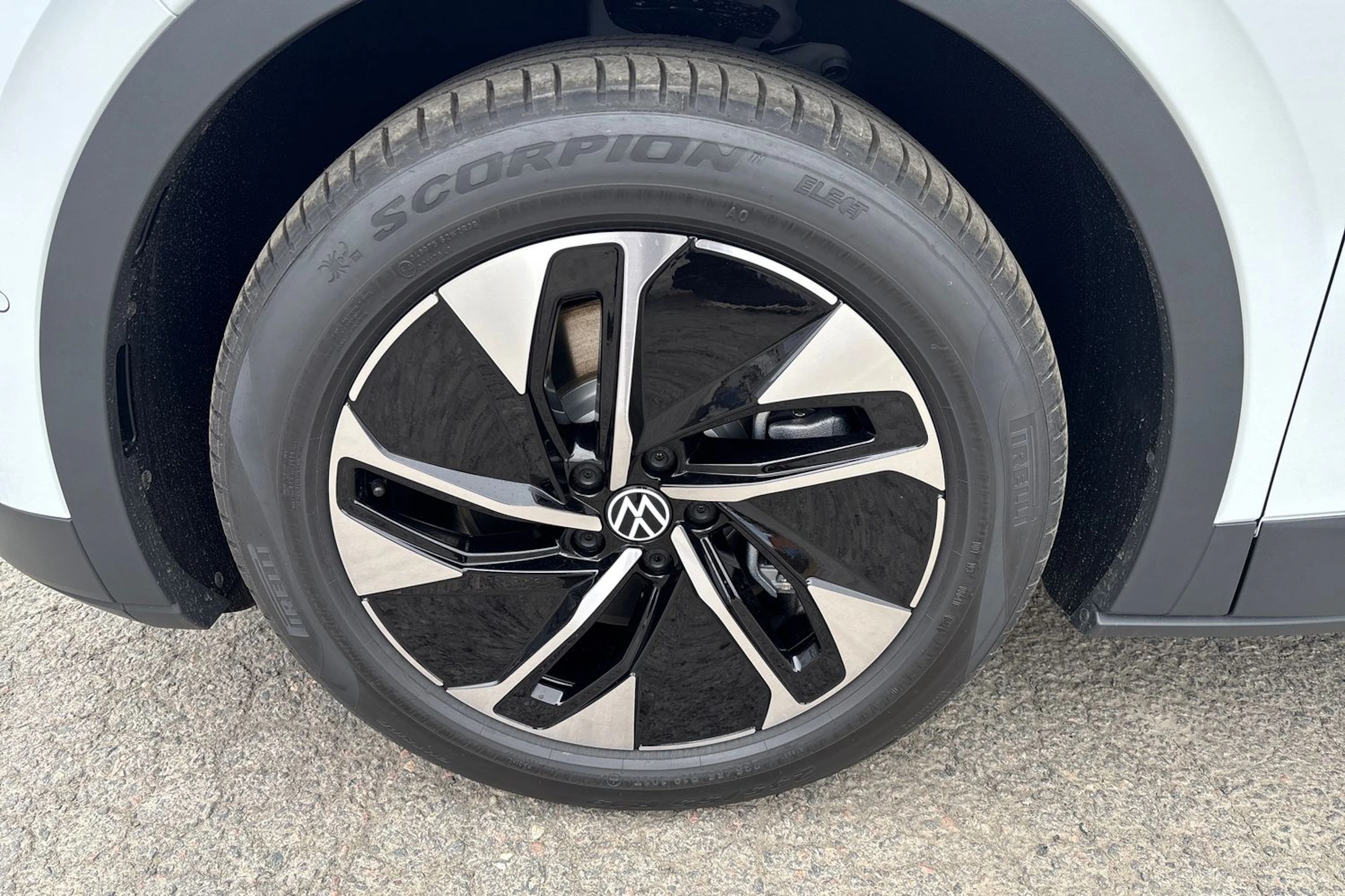 valkoinen Volkswagen ID.4 2026 kuva 10.