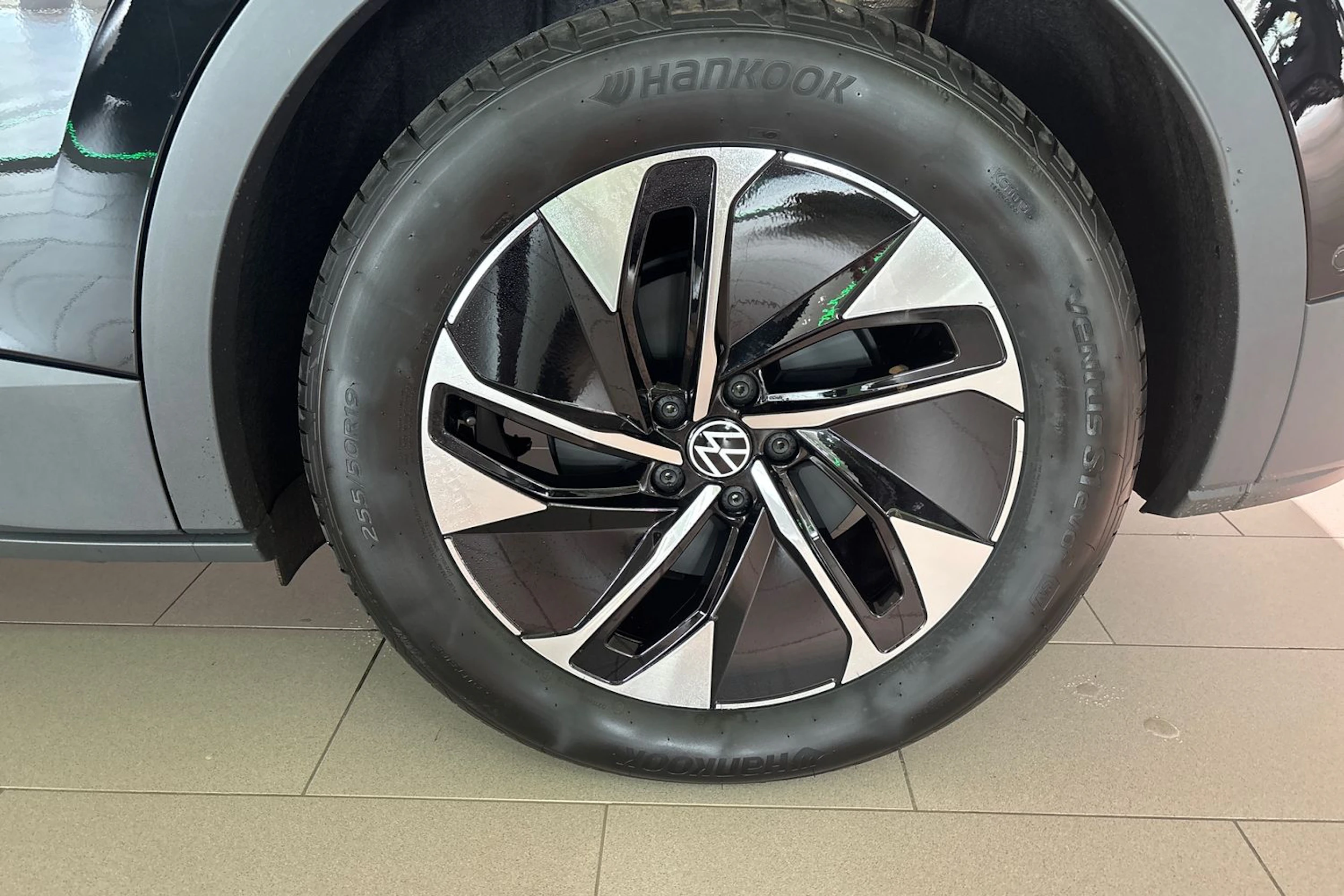musta Volkswagen ID.4 2027 kuva 10.