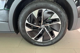 musta Volkswagen ID.4 2027 kuva 10.
