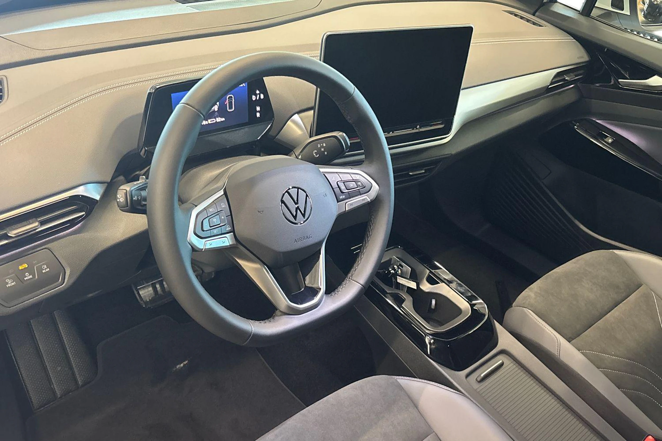 valkoinen Volkswagen ID.4 2027 kuva 6.