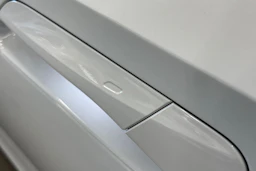 valkoinen Volkswagen ID.4 2027 kuva 26.