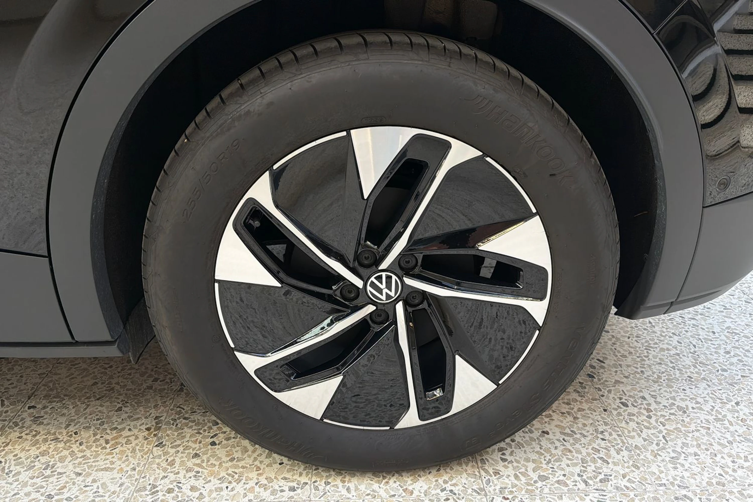 musta Volkswagen ID.4 2027 kuva 10.