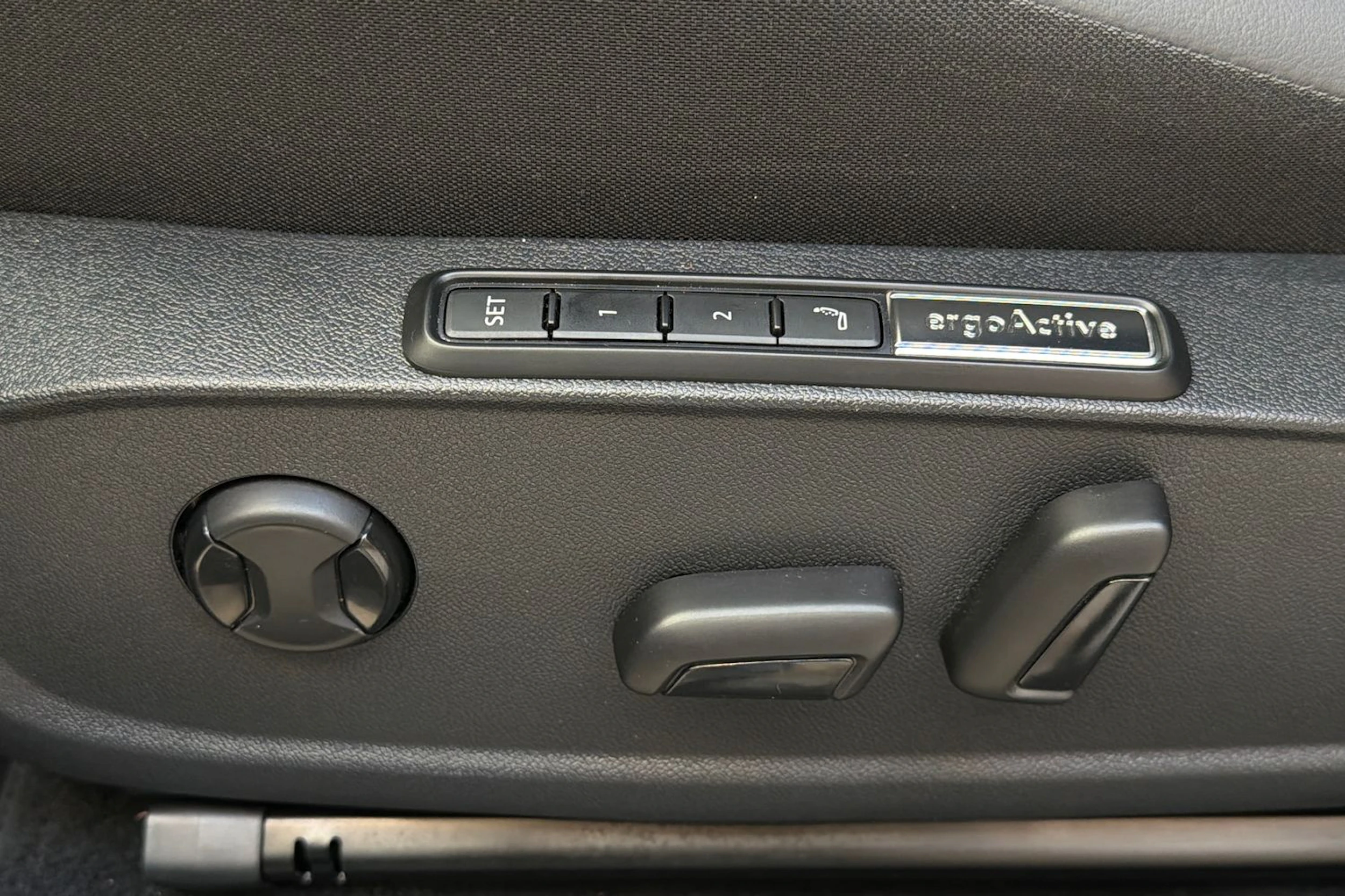 musta Volkswagen ID.4 2027 kuva 12.