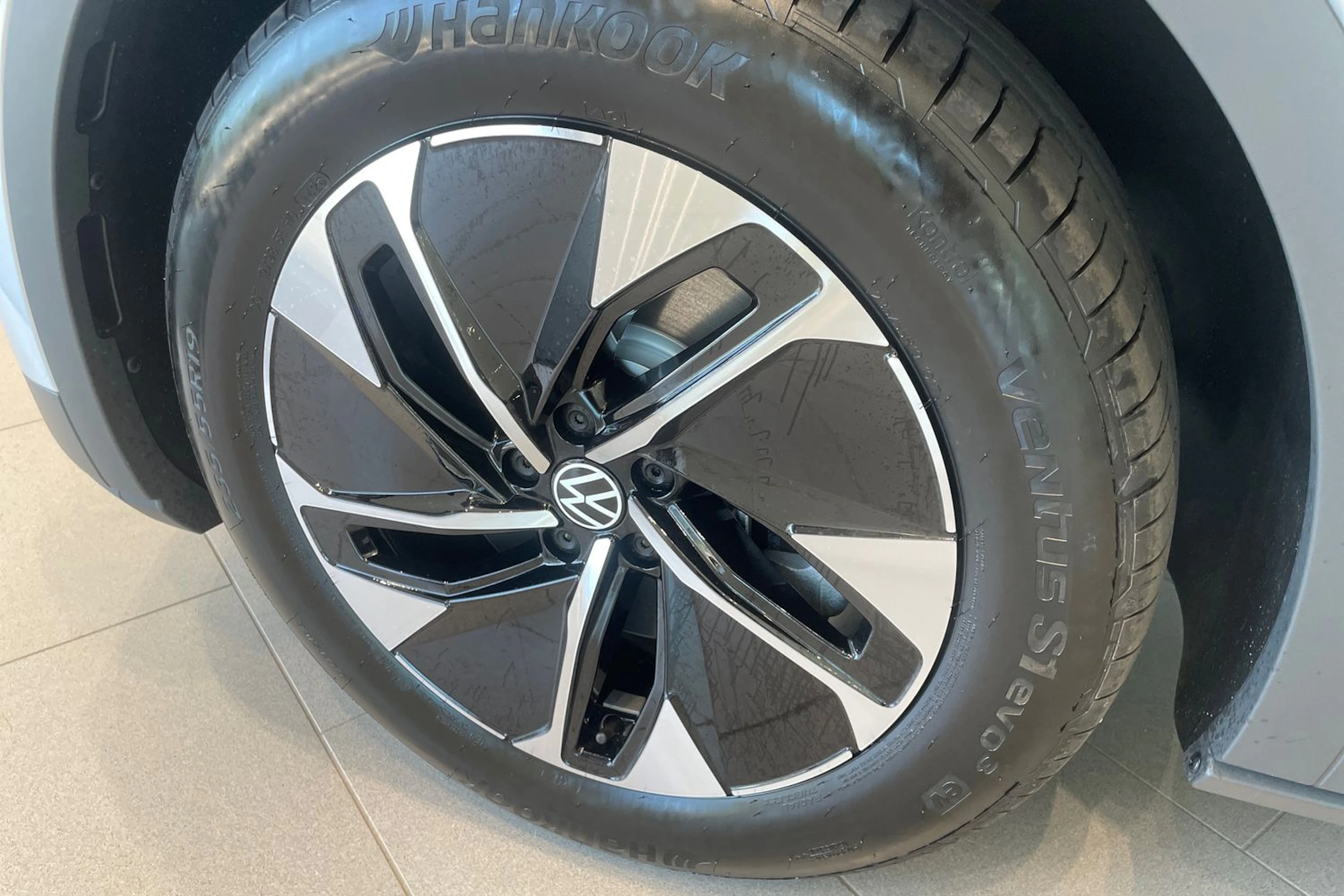 harmaa Volkswagen ID.4 2026 kuva 10.