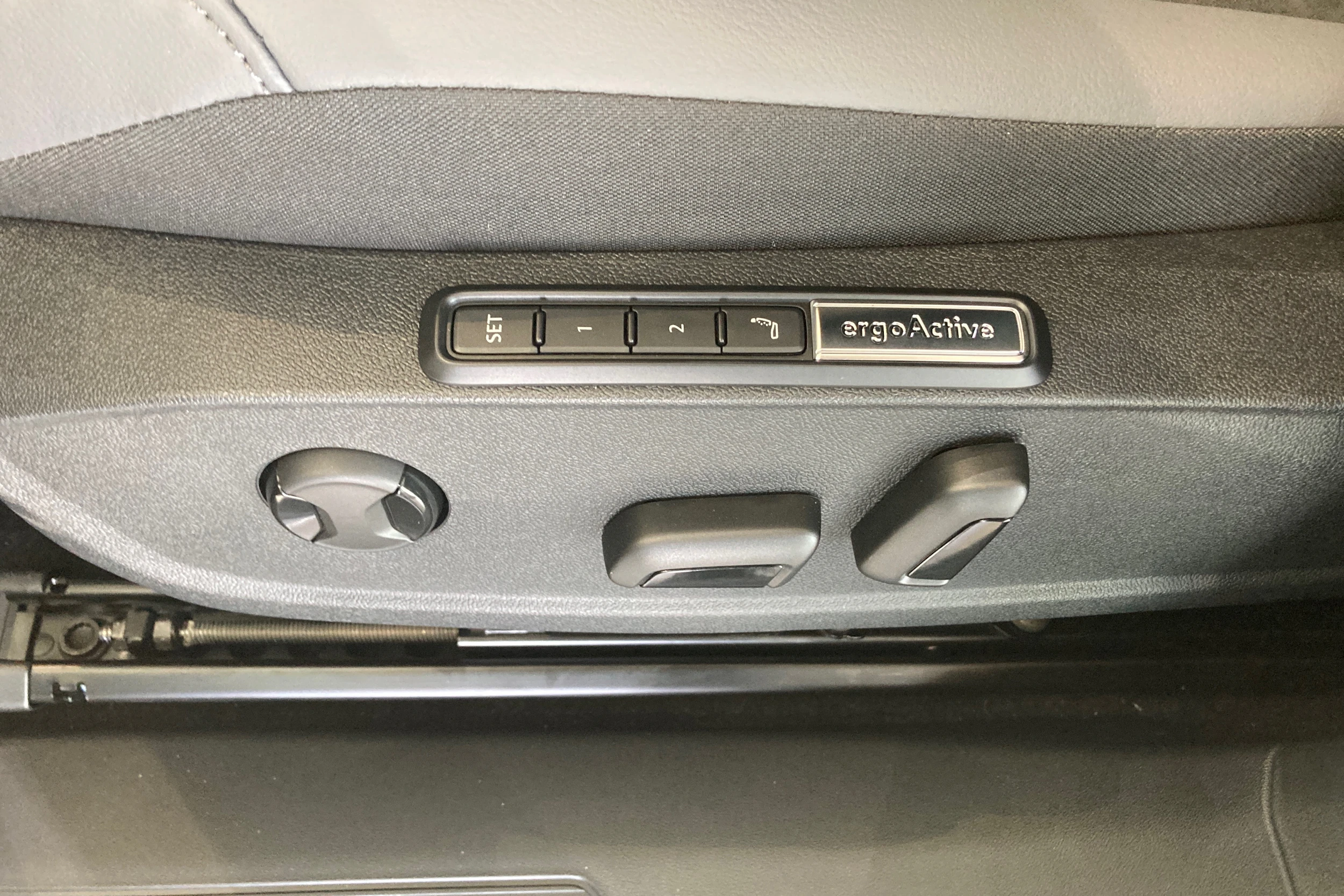 musta Volkswagen ID.4 2027 kuva 12.