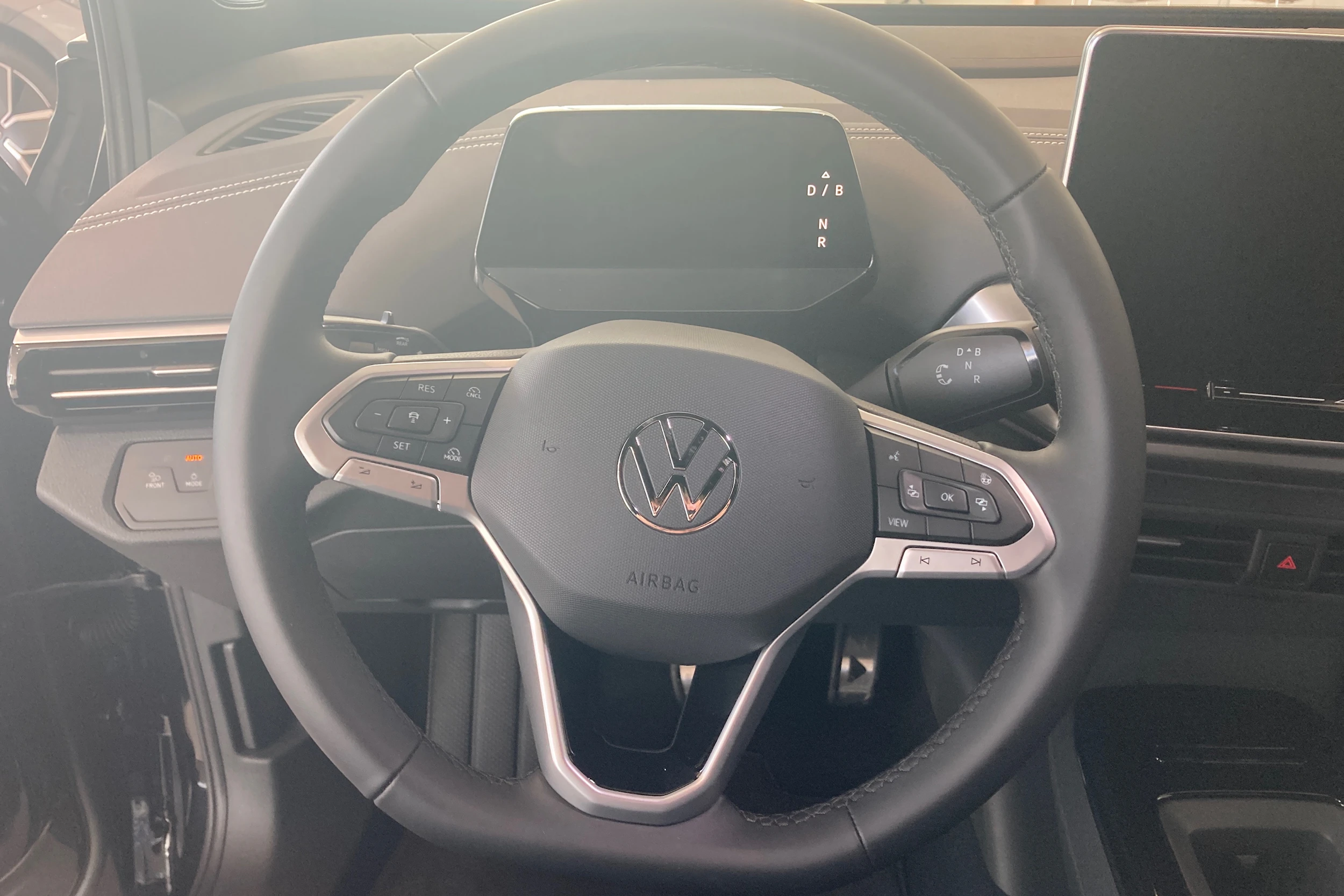 musta Volkswagen ID.4 2027 kuva 14.