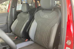 punainen Volkswagen ID.4 2027 kuva 11.
