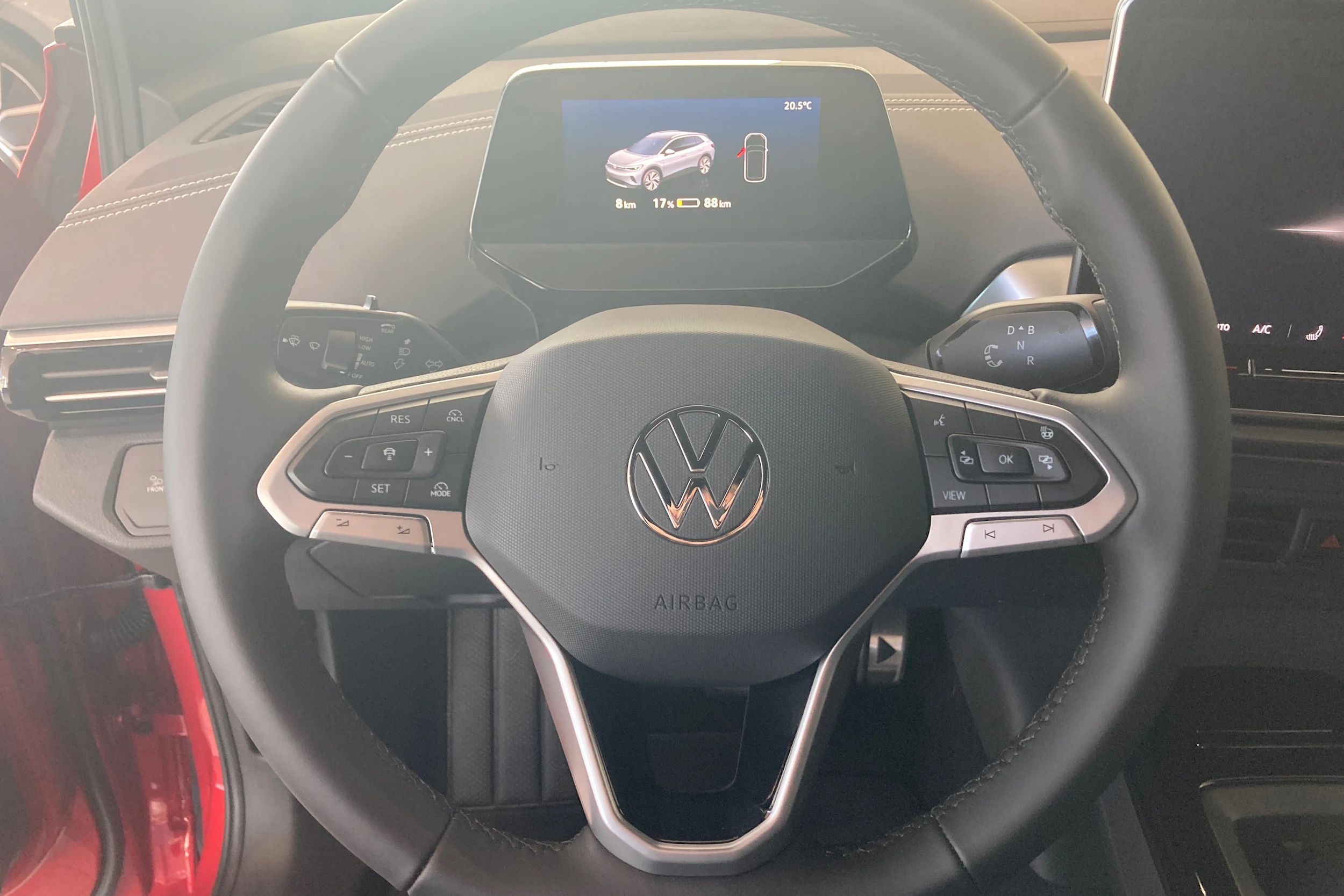 punainen Volkswagen ID.4 2027 kuva 14.