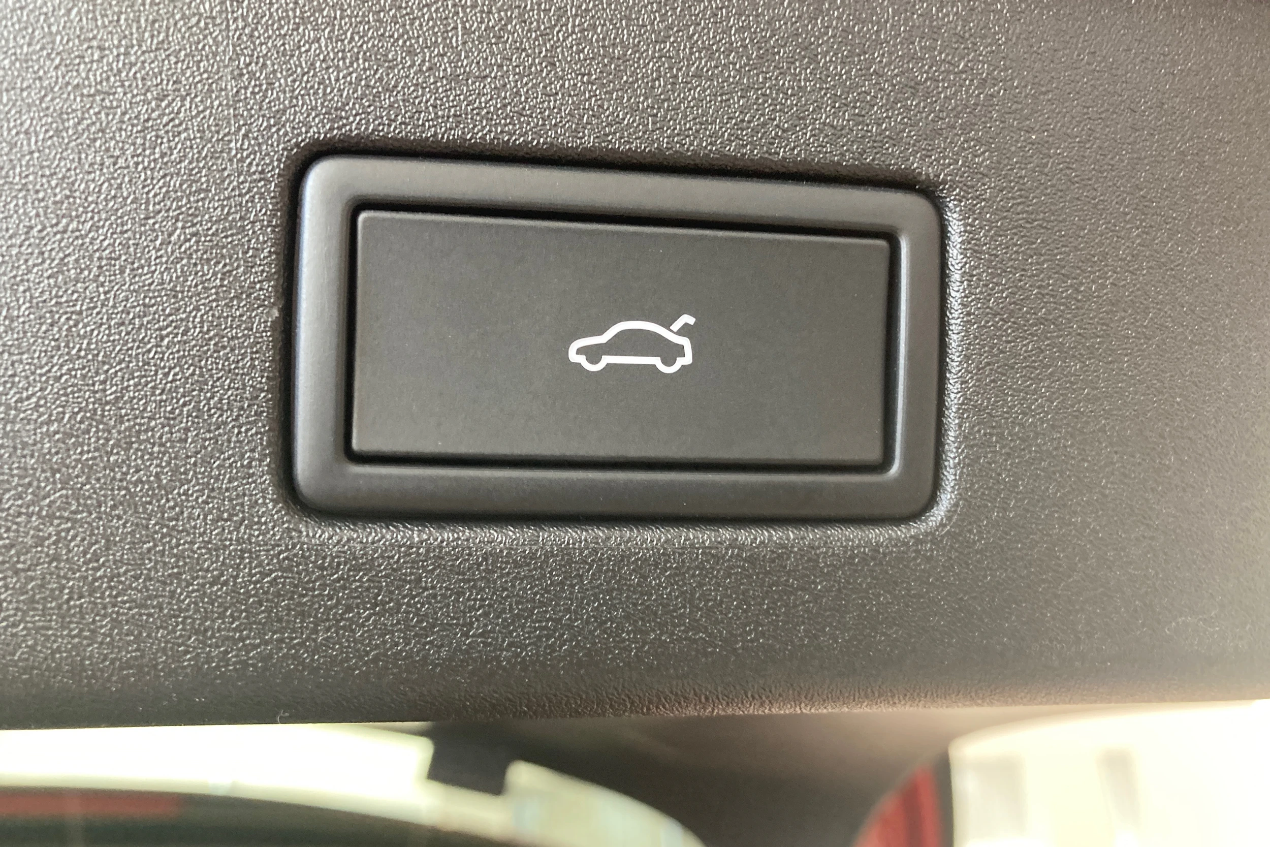 punainen Volkswagen ID.4 2027 kuva 22.
