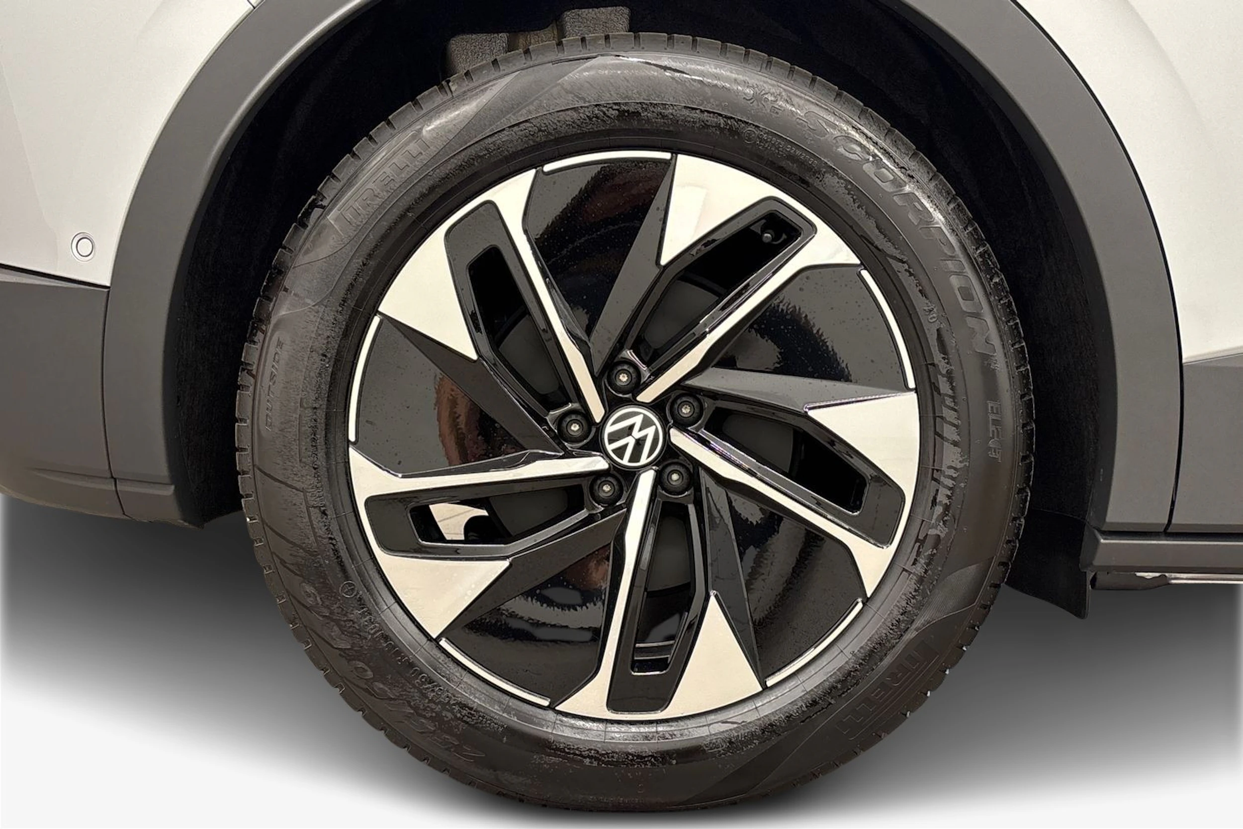 met. harmaa Volkswagen ID.4 2027 kuva 9.