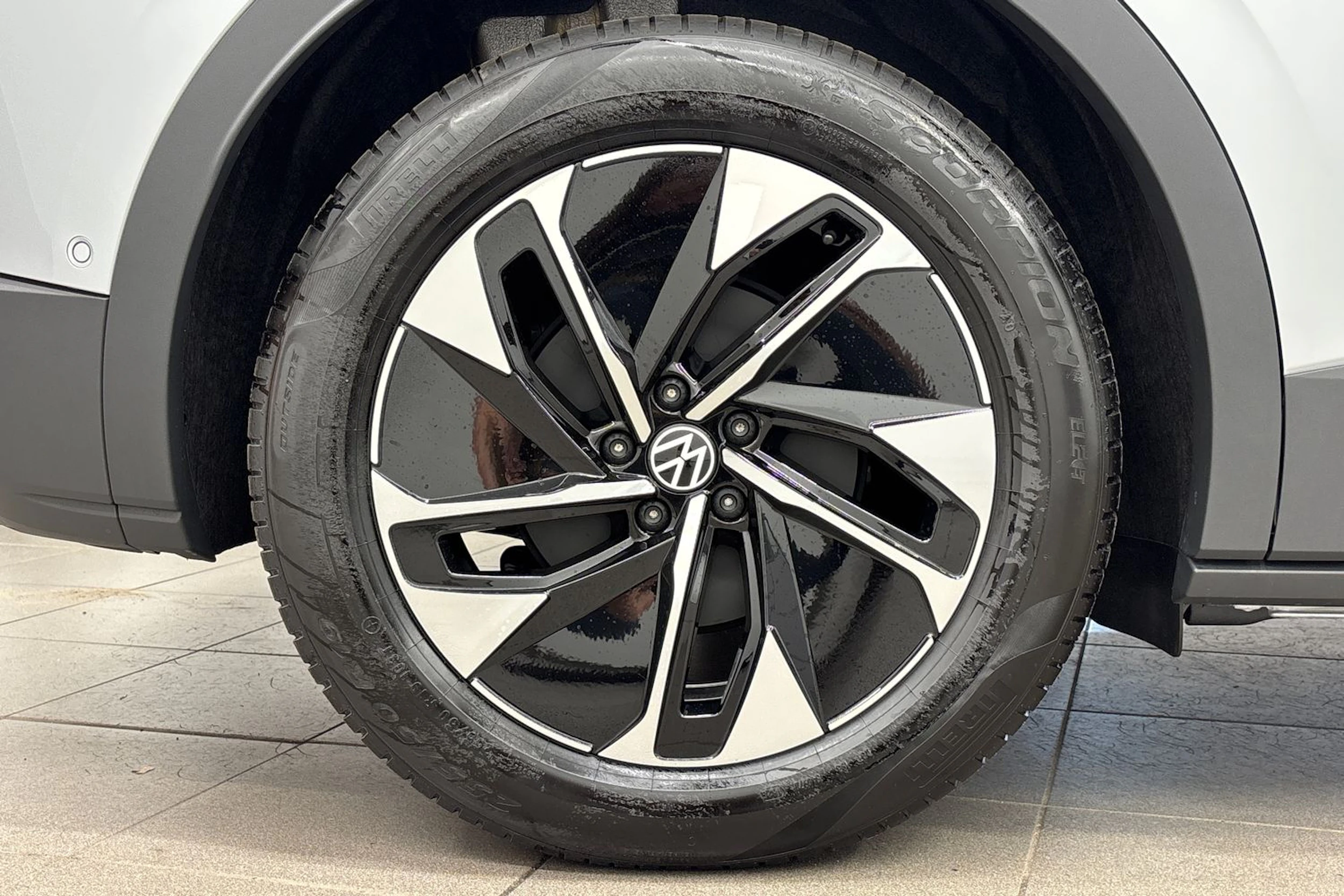 met. harmaa Volkswagen ID.4 2027 kuva 10.