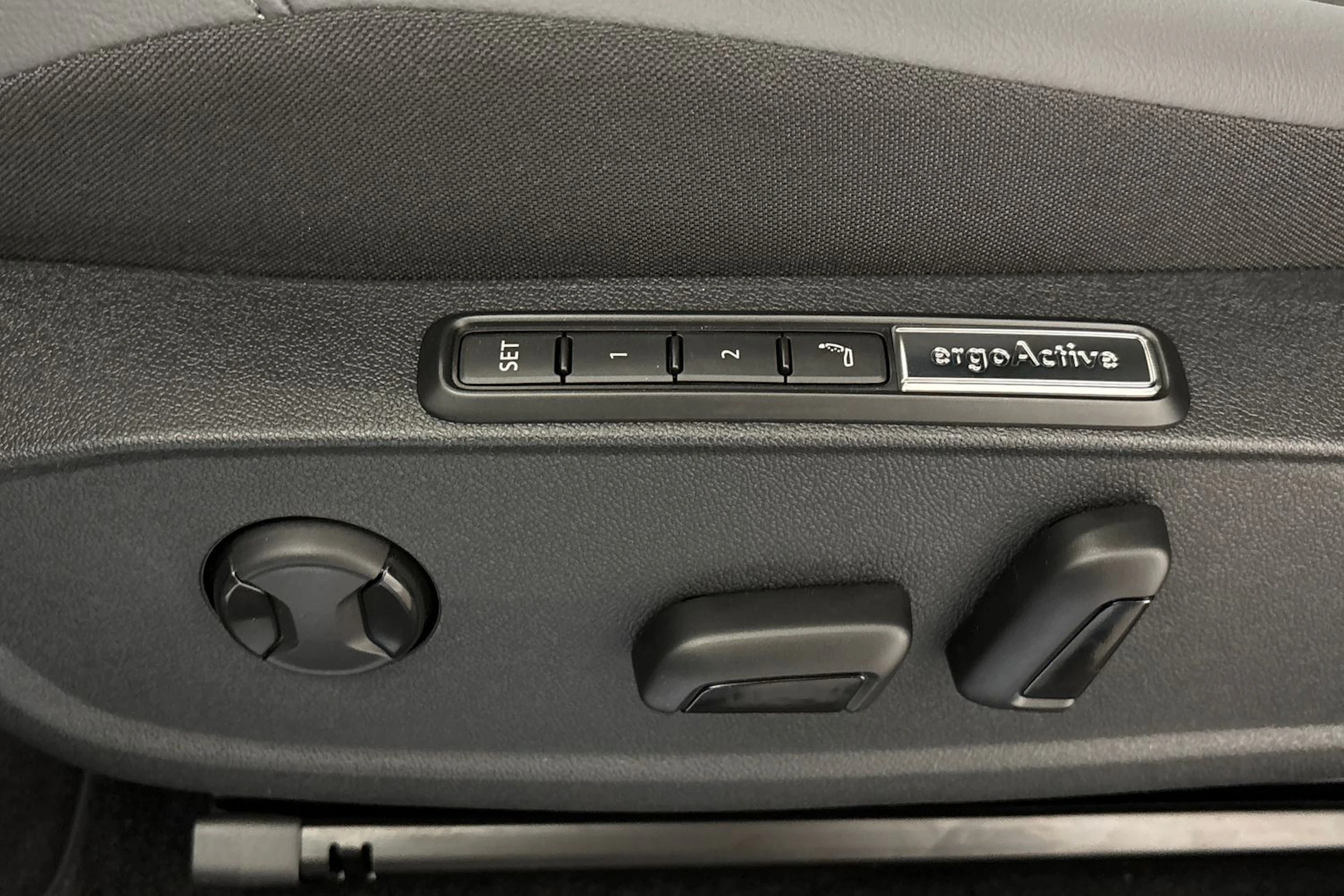 met. harmaa Volkswagen ID.4 2027 kuva 12.