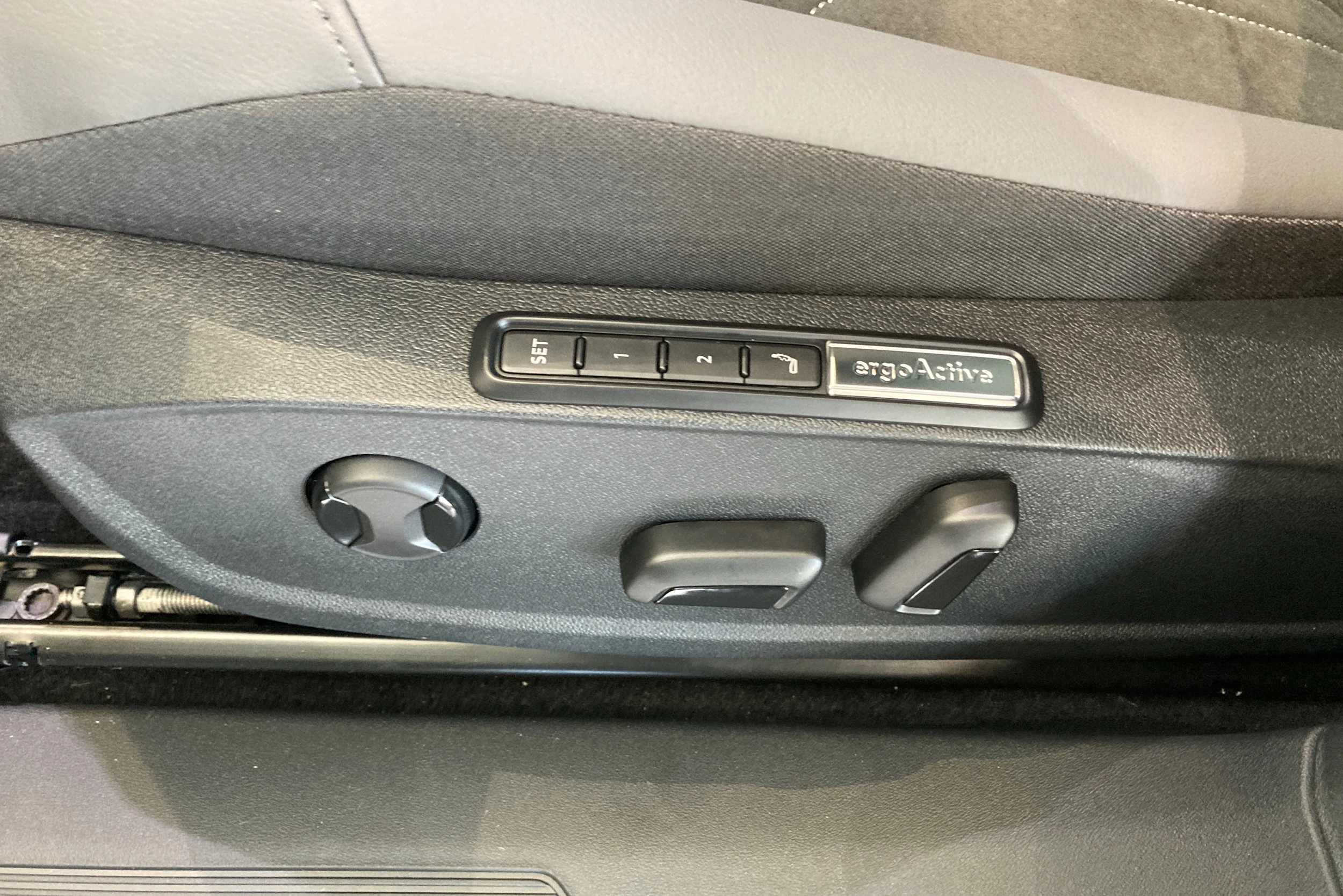 harmaa Volkswagen ID.4 2027 kuva 12.