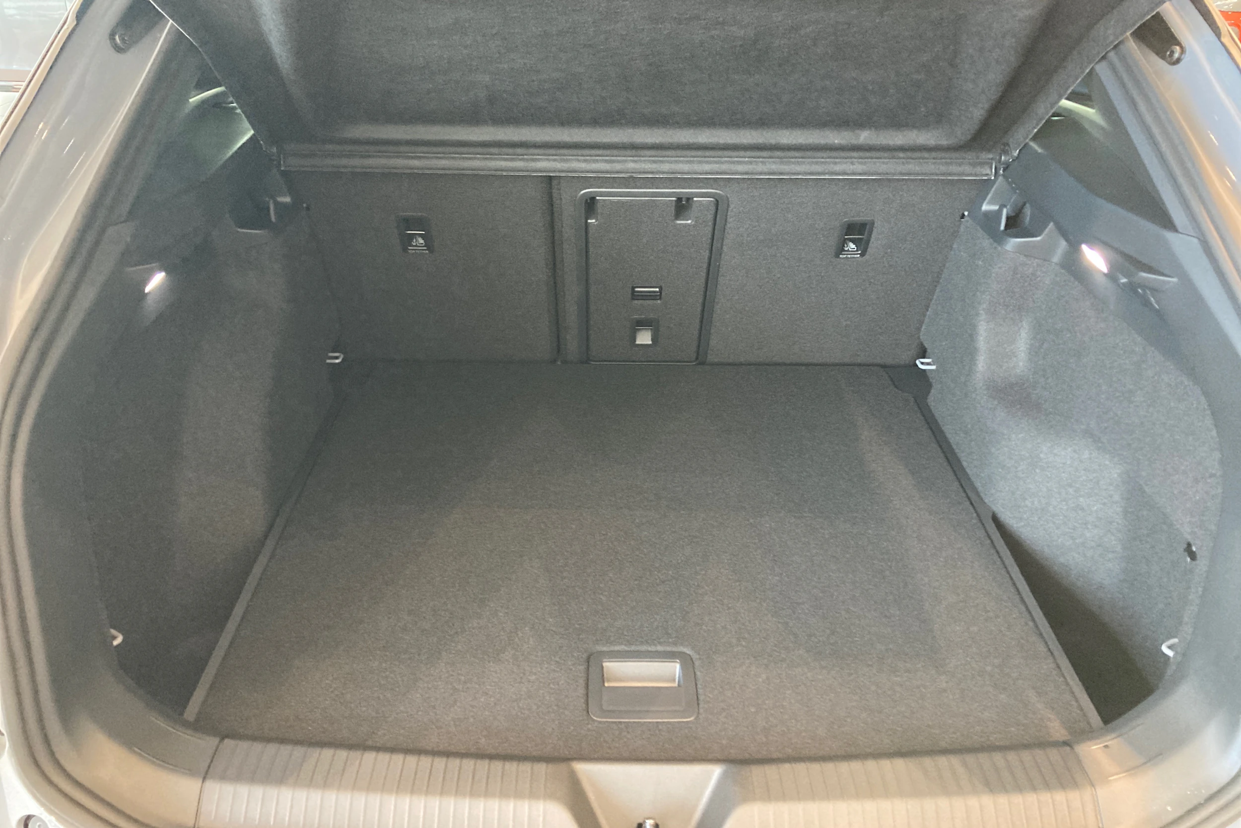 harmaa Volkswagen ID.4 2027 kuva 21.