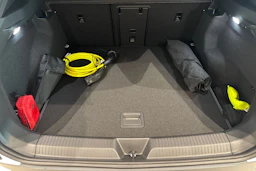 valkoinen Volkswagen ID.4 2027 kuva 13.