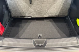 valkoinen Volkswagen ID.4 2027 kuva 14.