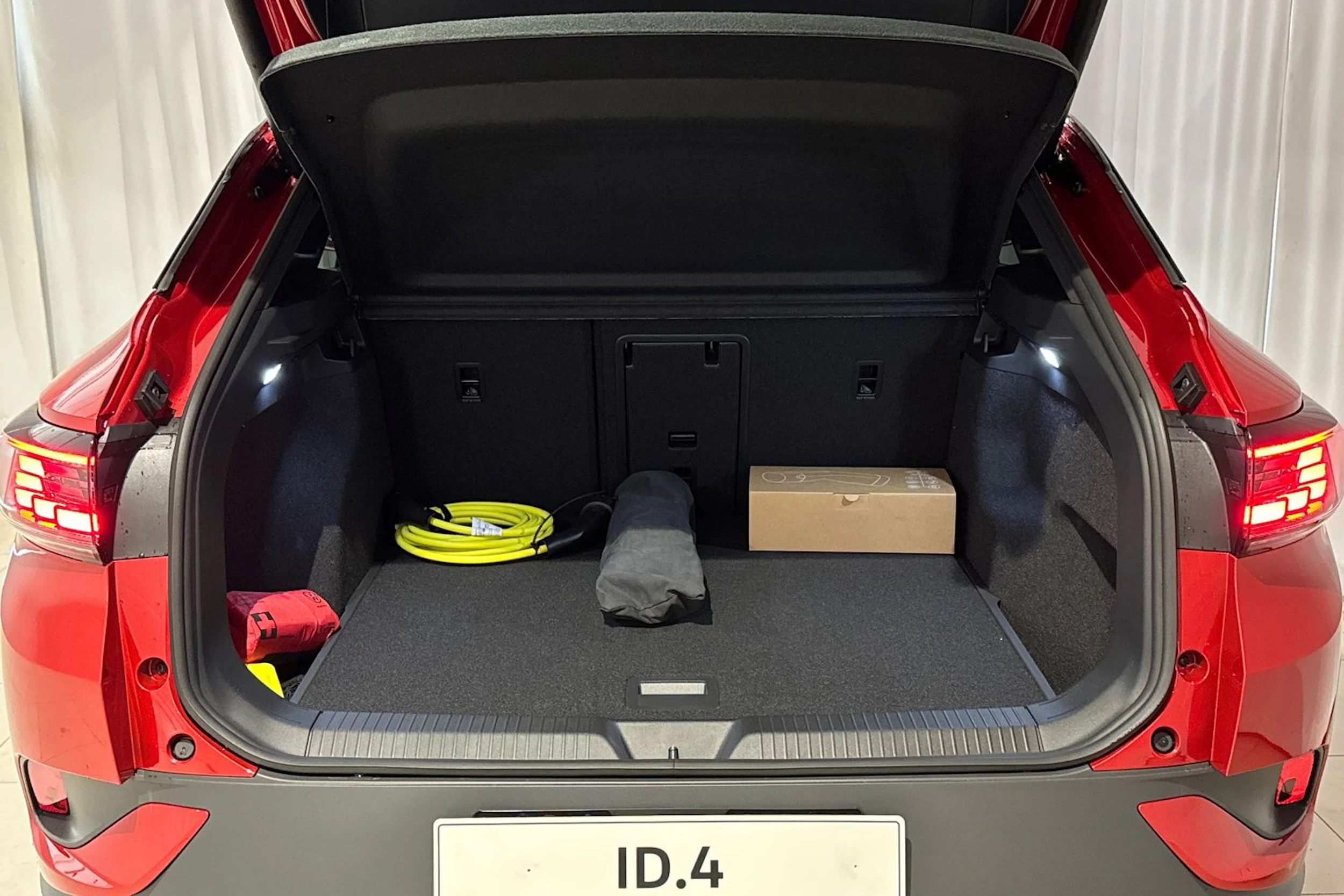 met. punainen Volkswagen ID.4 2027 kuva 11.