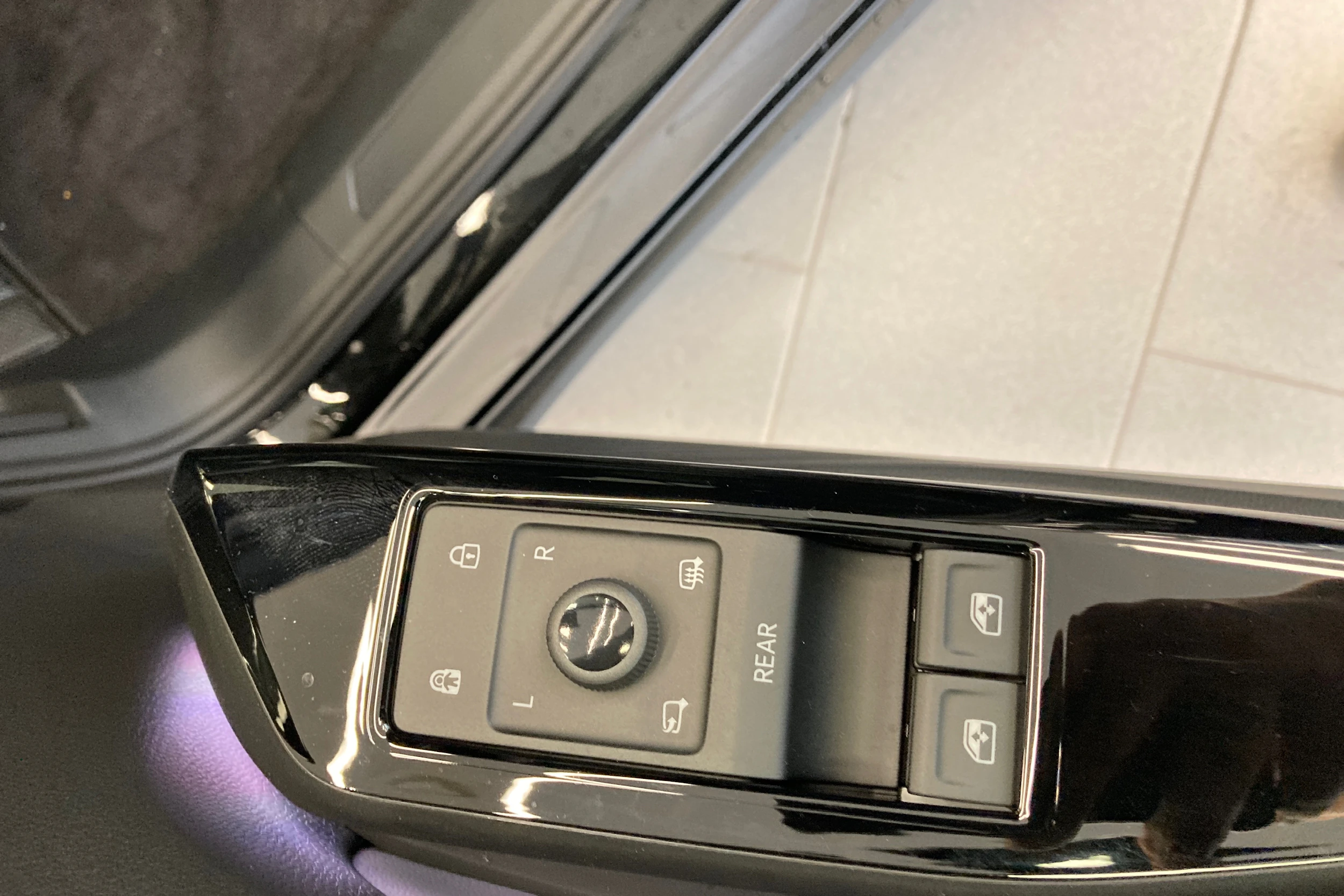 musta Volkswagen ID.4 2027 kuva 11.