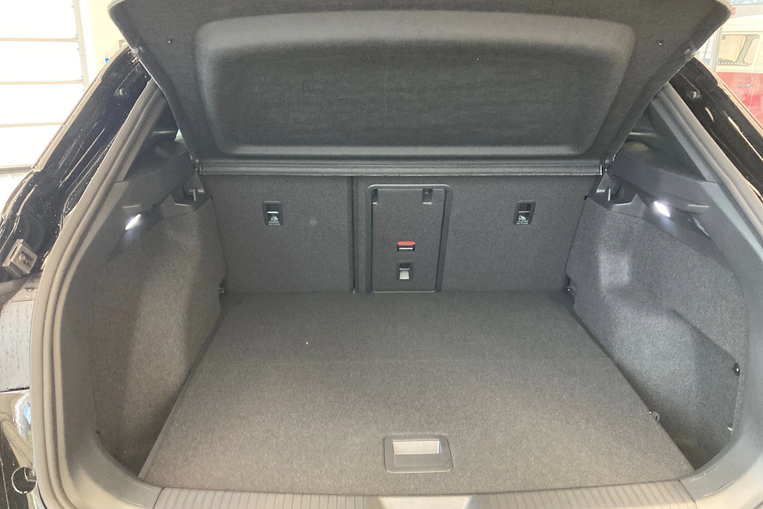 musta Volkswagen ID.4 2027 kuva 17.