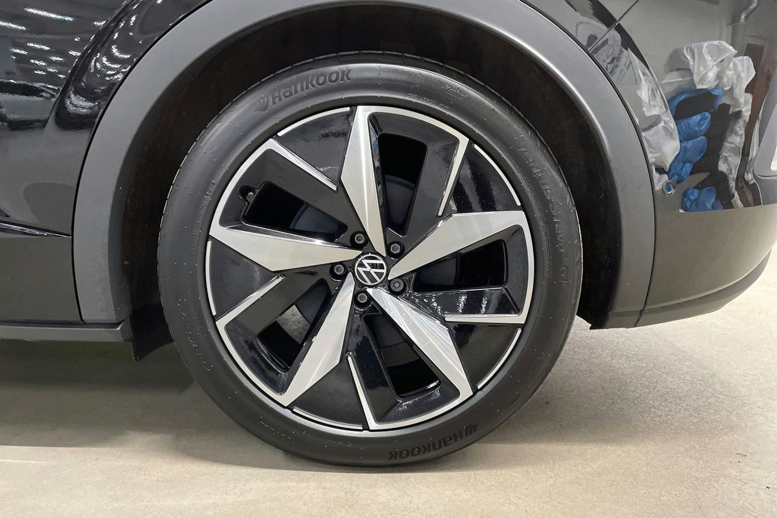 Musta Volkswagen ID.4 GTX 250KW 2025 kuva 11.