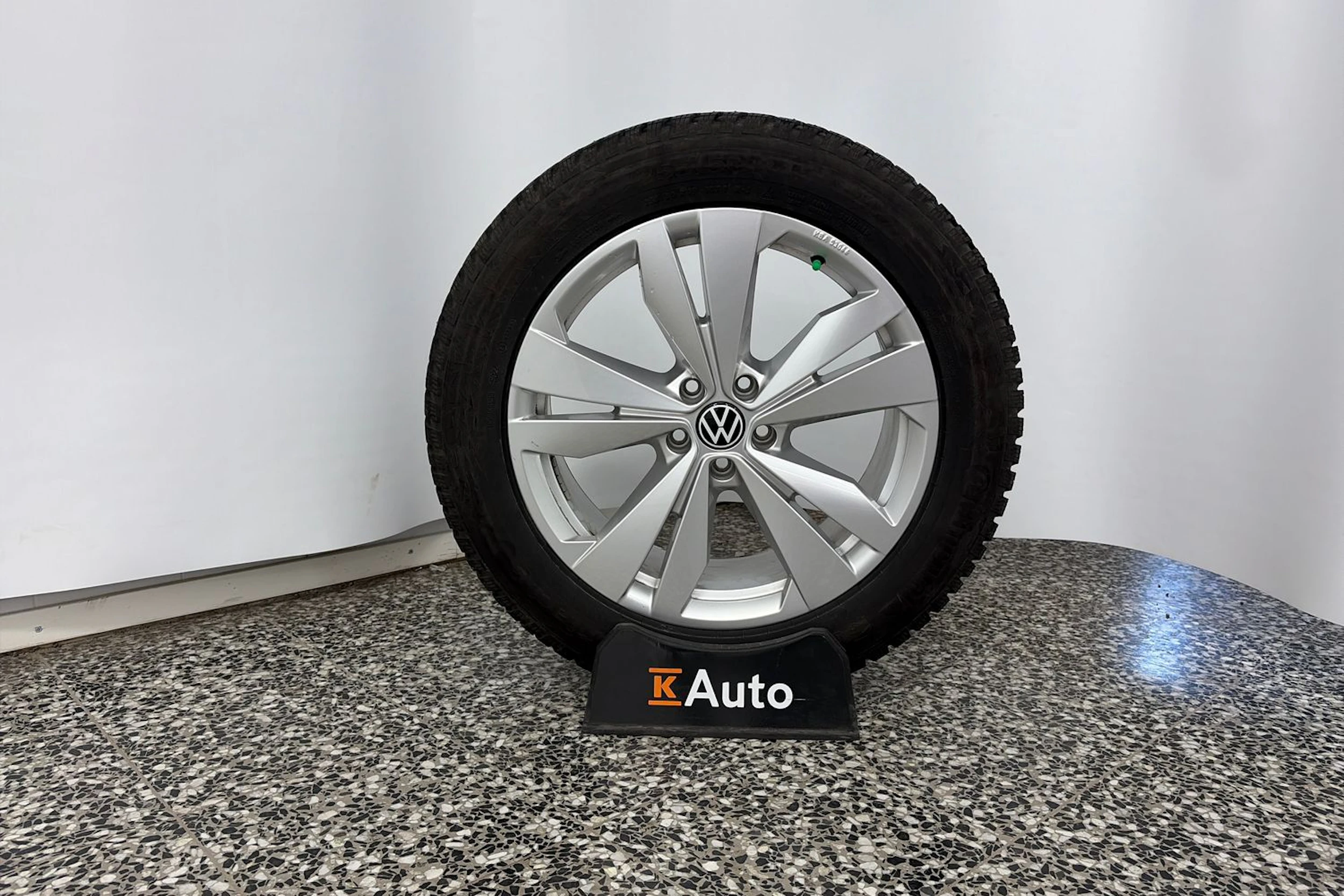 Musta Volkswagen ID.4 2023 kuva 13.