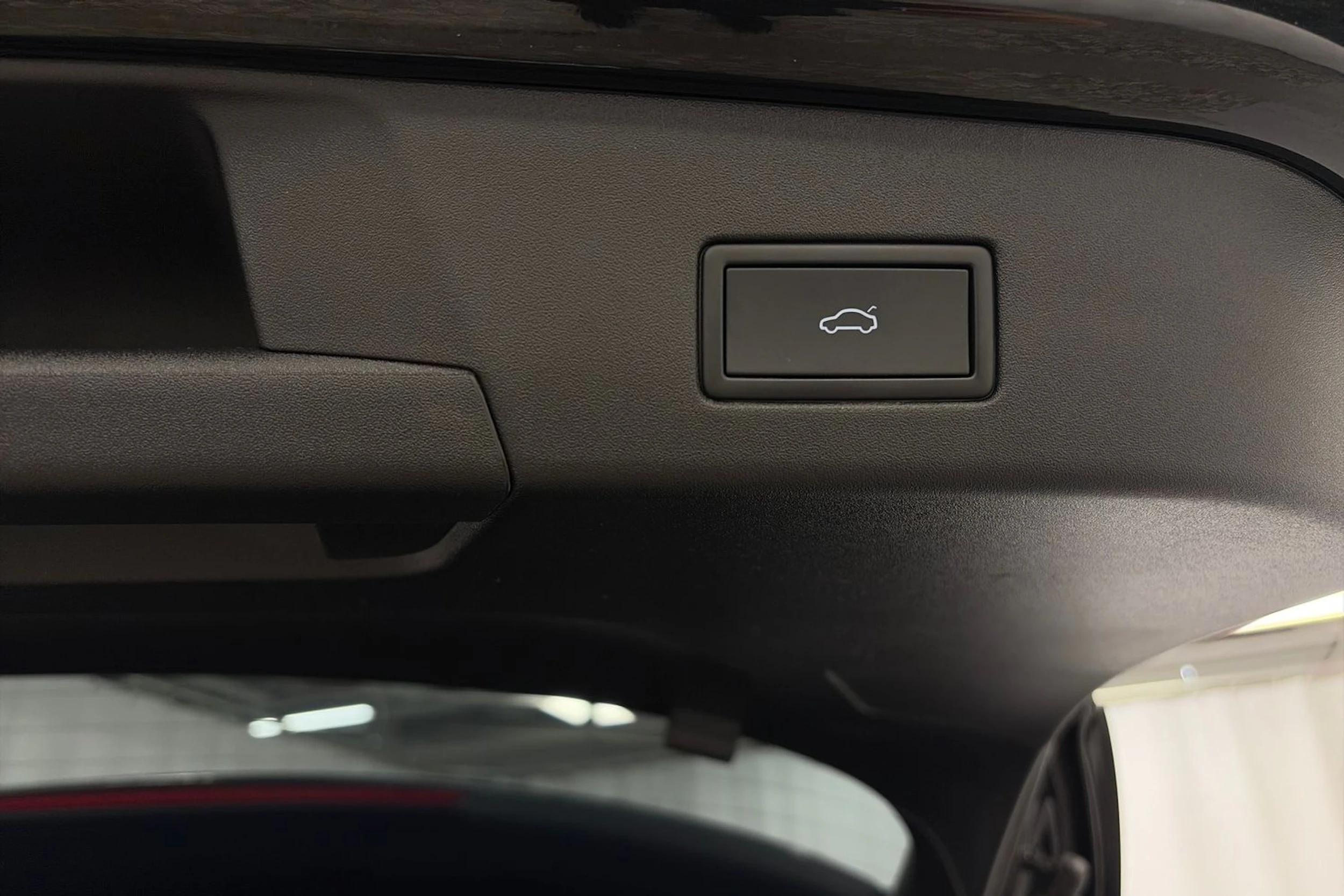 Musta Volkswagen ID.4 2023 kuva 16.